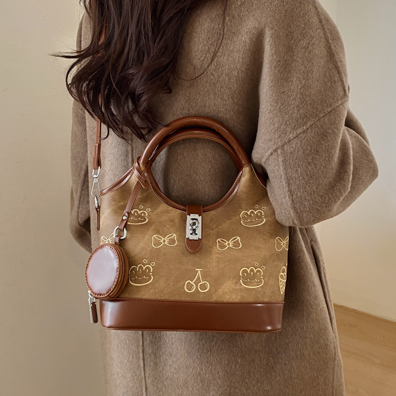 2026巨好看的包包轻奢小众高级感超火小众不撞款独特手提斜挎包潮,箱包皮具/热销女包/男包,托特包,淘宝优惠券,粉丝福利购,淘宝优惠卷