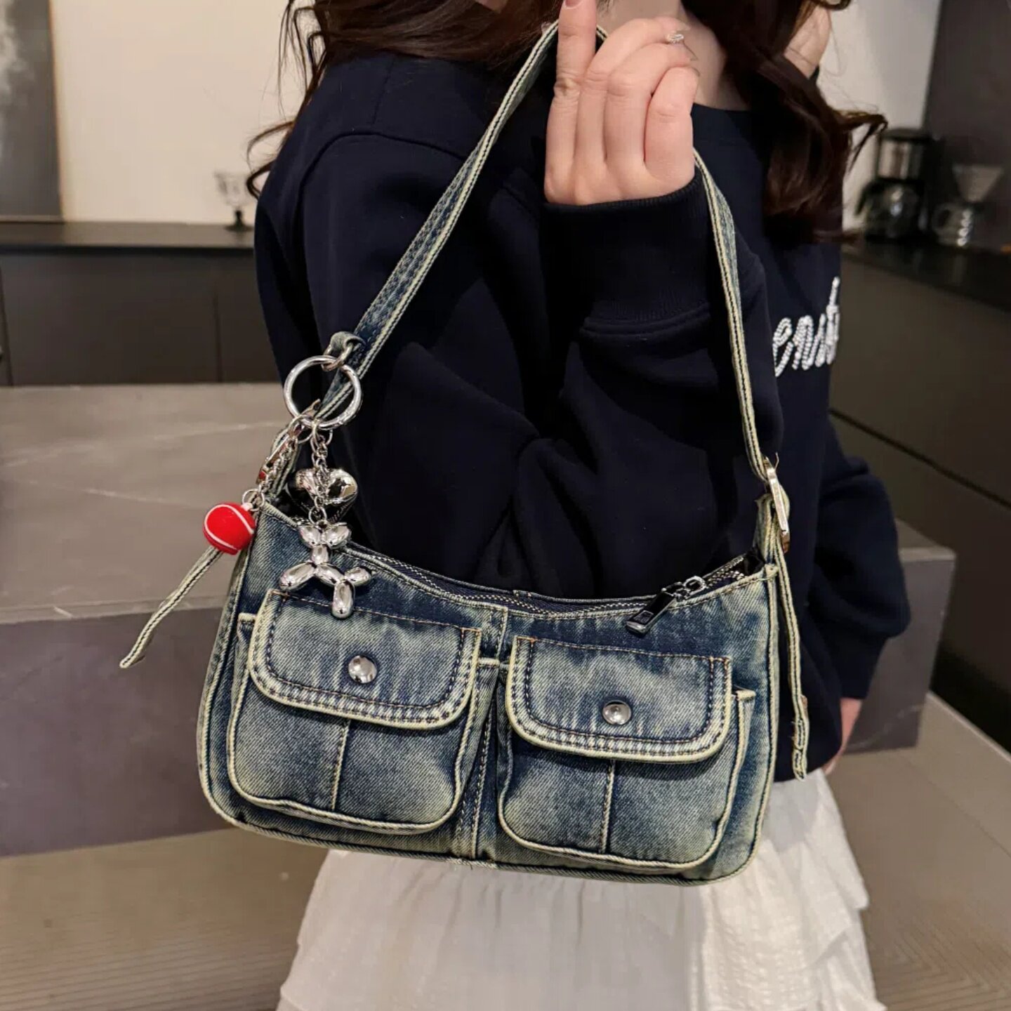 高级感女式腋下包时尚潮酷牛仔单肩包个性百搭手拎包机车包牛仔潮,箱包皮具/热销女包/男包,腋下包,淘宝优惠券,粉丝福利购,淘宝优惠卷
