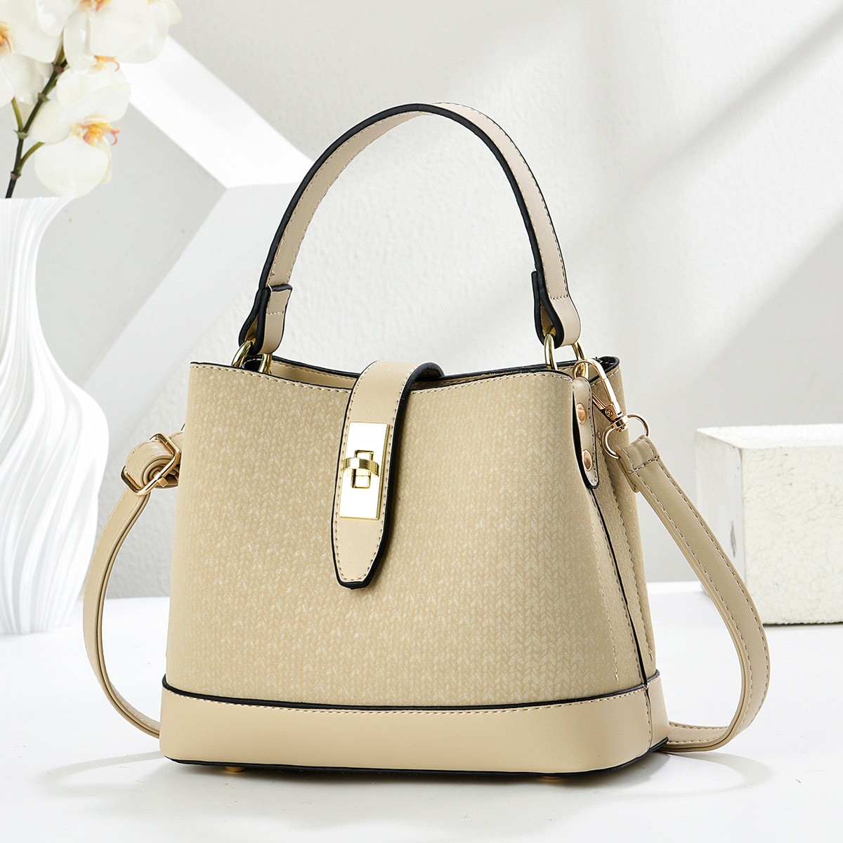 天艳TIANYAN 芝芝奶芙水桶包包女淡黄色手提包秋冬超火单肩斜挎包