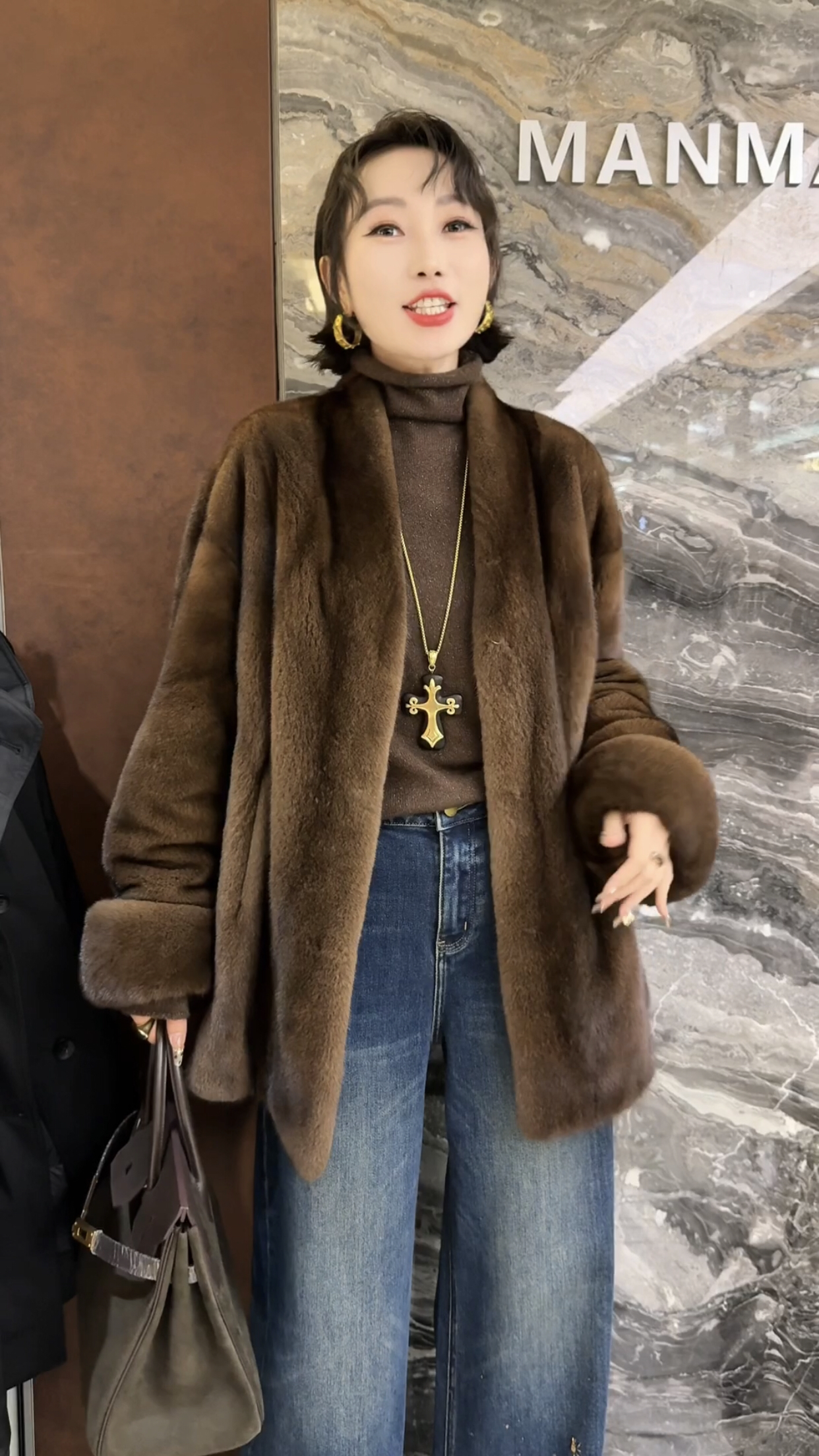 欧洲站2025冬季新款立领轻奢高级感百搭贵妇中长款水貂皮草外套潮