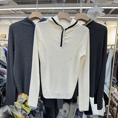 欧洲站2025冬季新款连帽拼色设计感修身百搭长衣羊毛套头针织衫女