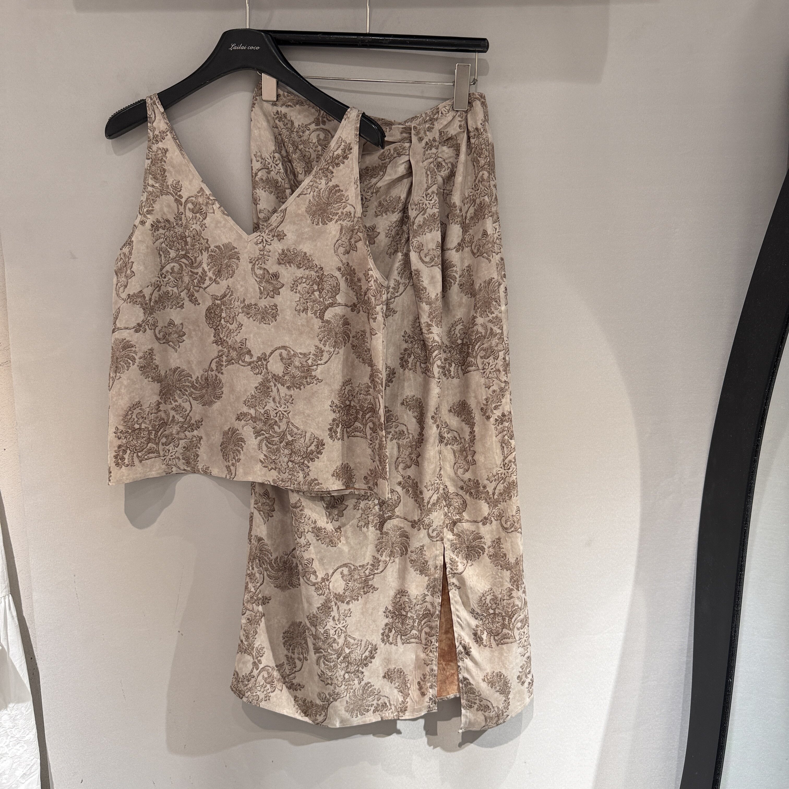 欧洲站2026春季新款复古老钱风定位花气质款背心半身裙两件套女士