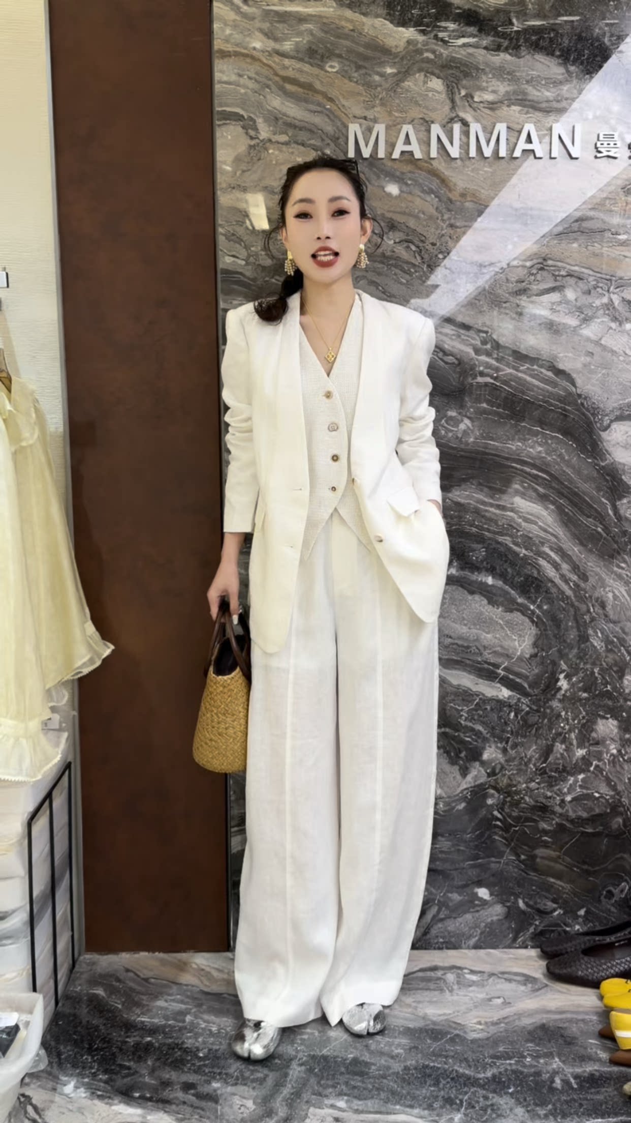 欧洲站2026春季新款时尚赫本风两粒扣西装外套背心阔腿裤三件套女