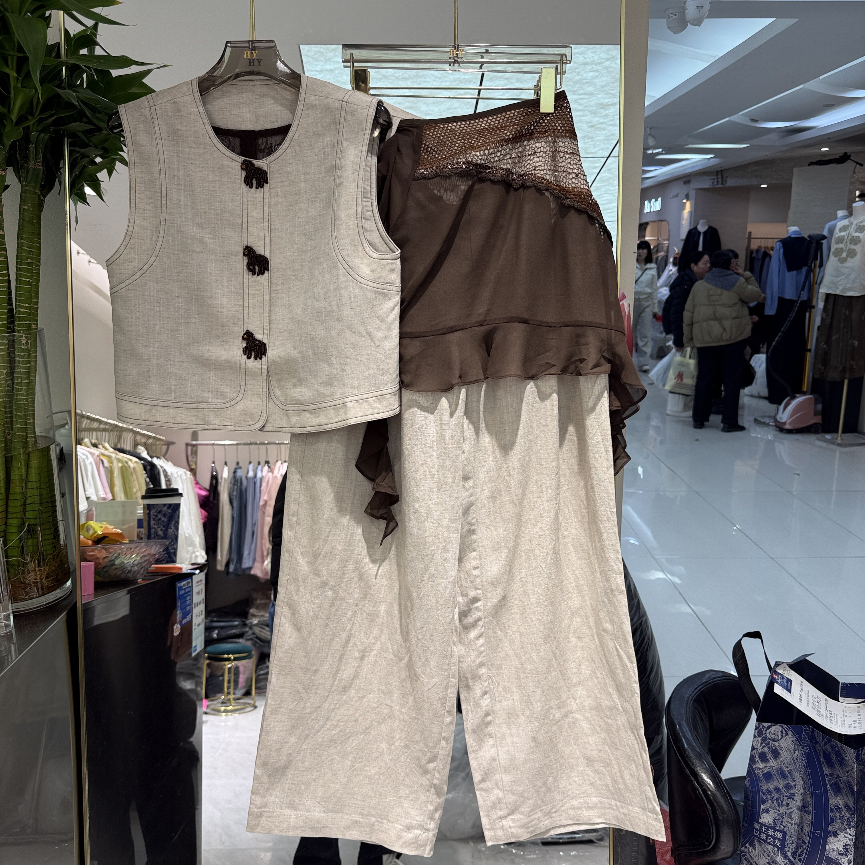 欧洲站2026春季新款时尚老钱风显瘦马夹屁帘阔腿裤套装女士DC232