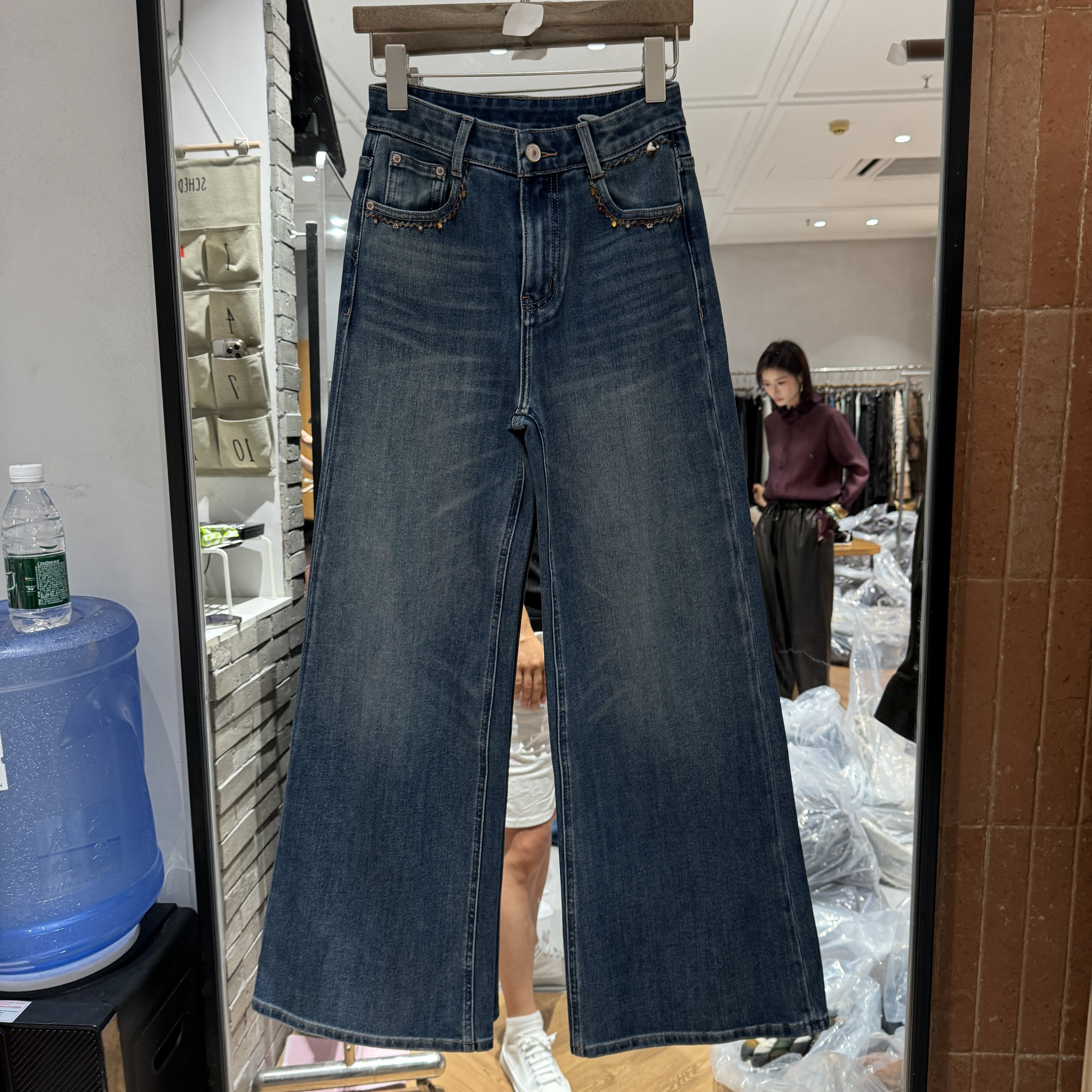 欧洲站2026秋季新品高腰一粒扣刺绣口袋百搭显瘦窄版牛仔裤女1072