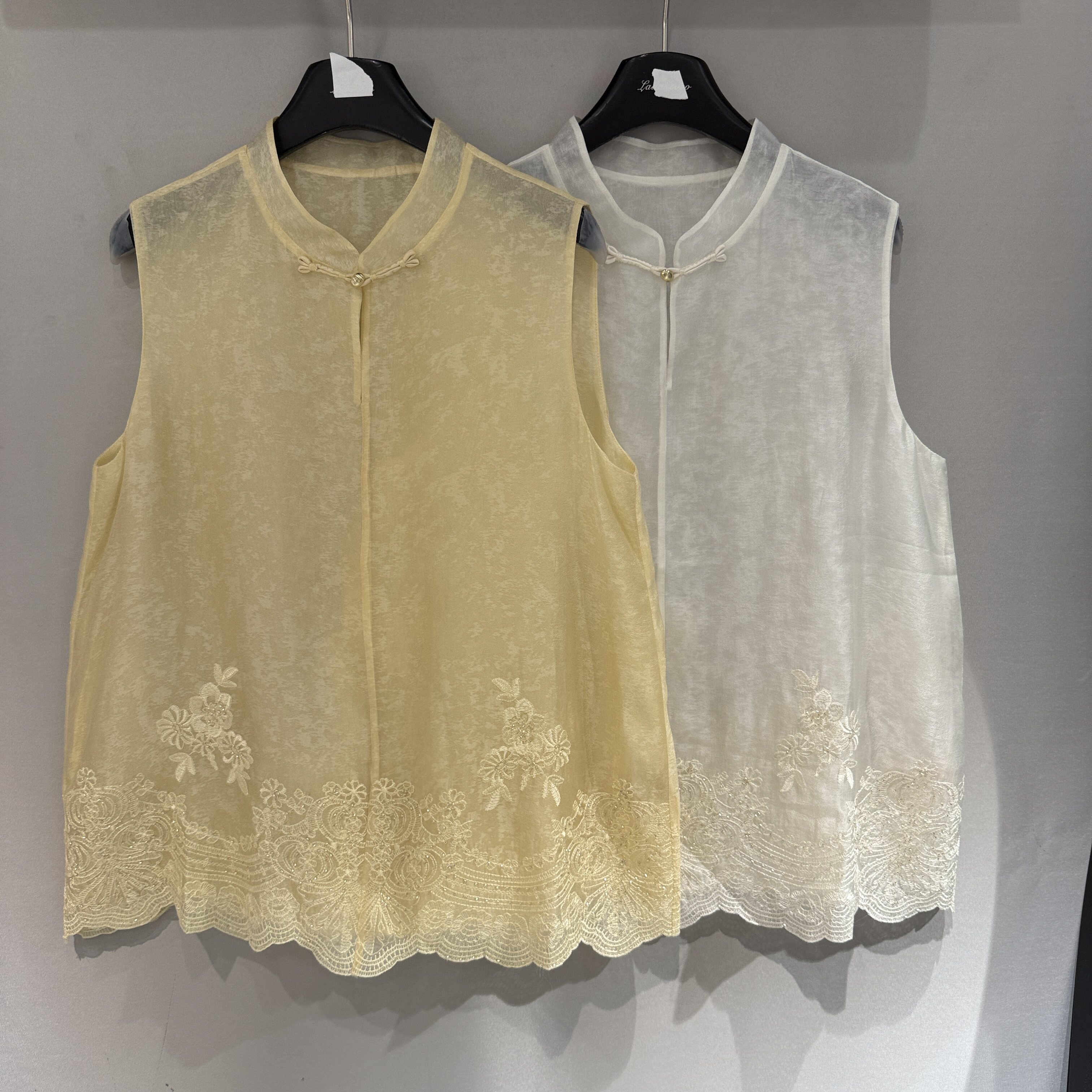 欧洲站2026春季新款时尚立领重工刺绣蕾丝百搭气质短款马甲16022