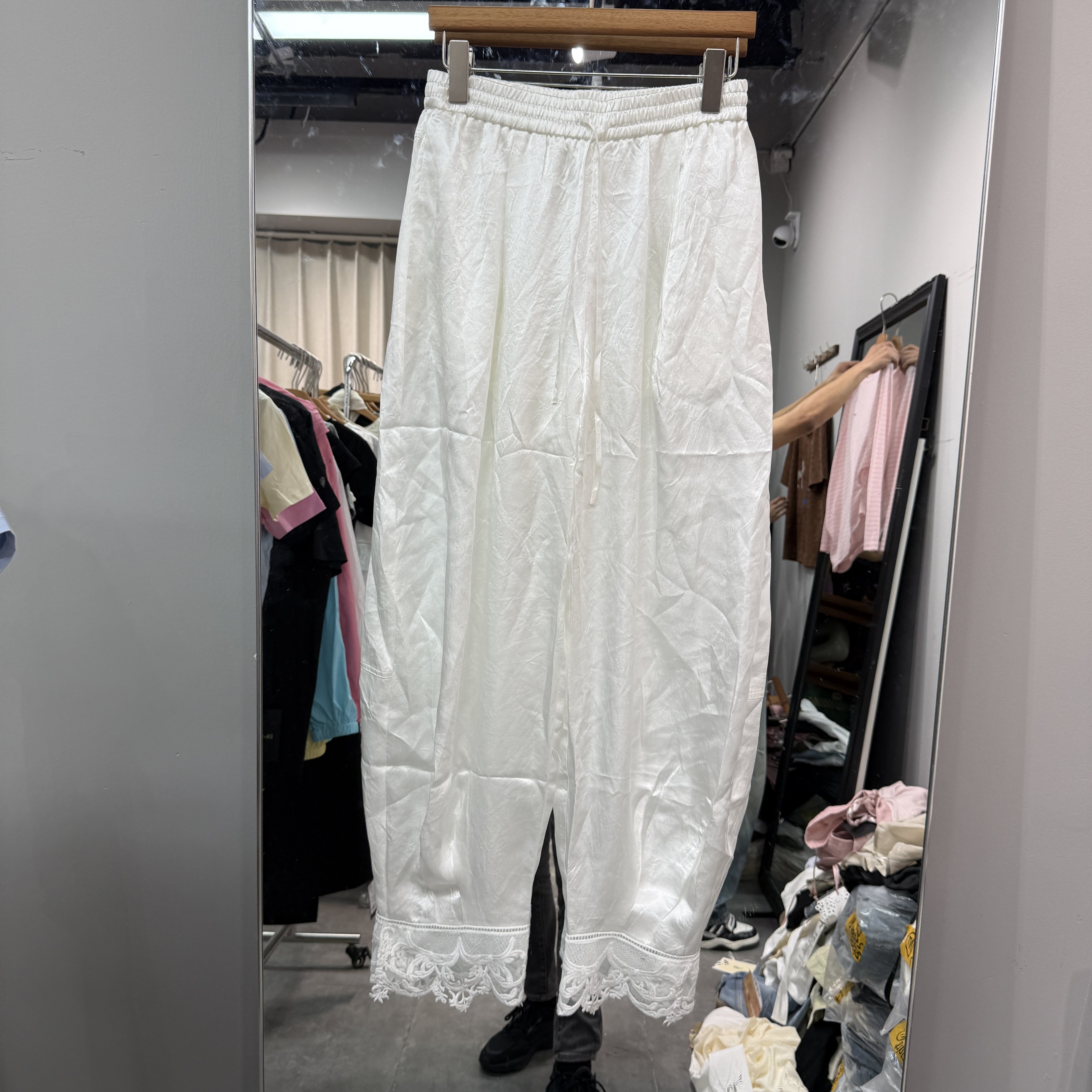 欧洲站2026夏季新款欧货裤脚蕾丝绣花显瘦垂感舒适醋酸裤子123013