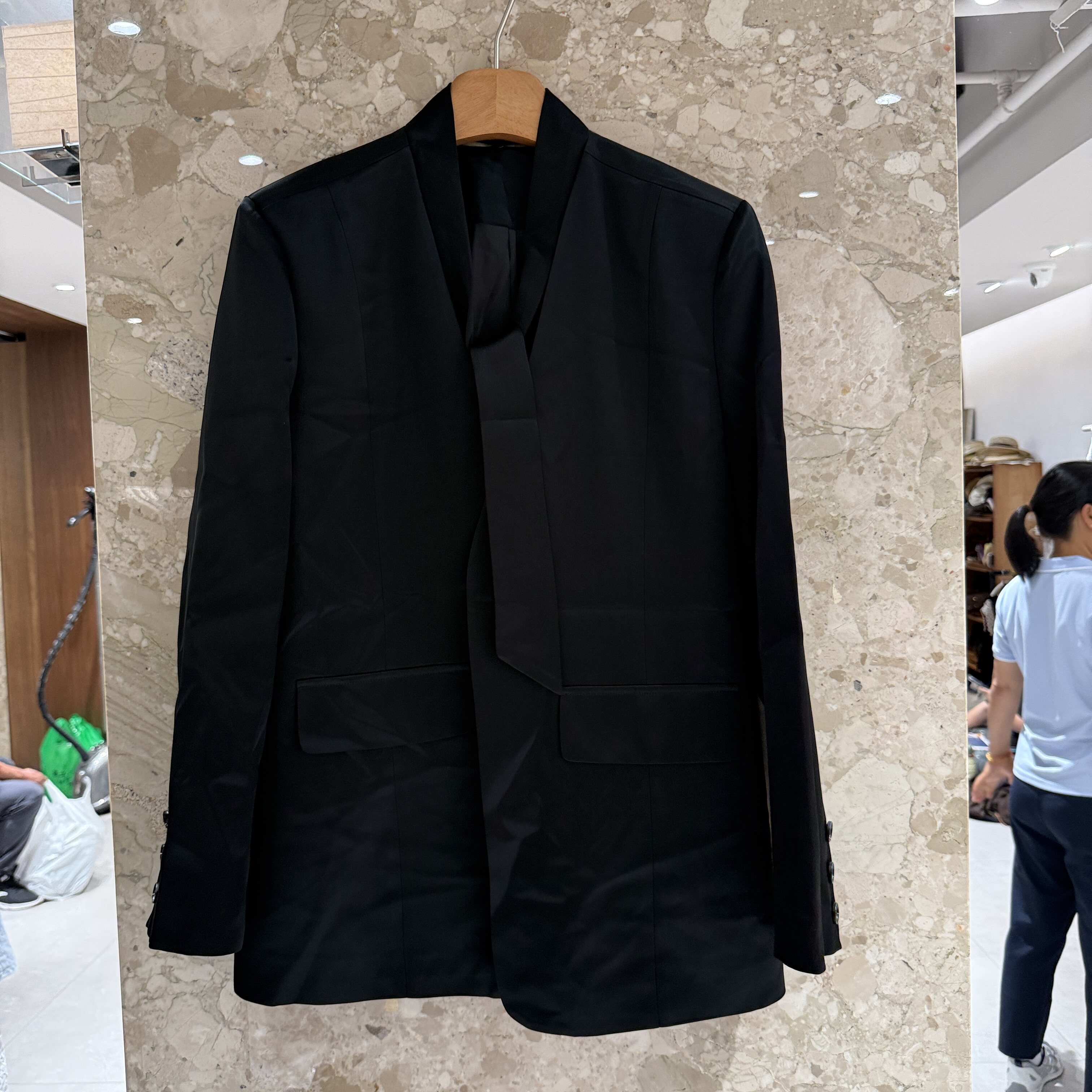 欧洲站2026秋季新品V领飘带设计显瘦松弛感黑色西装外套女士3001