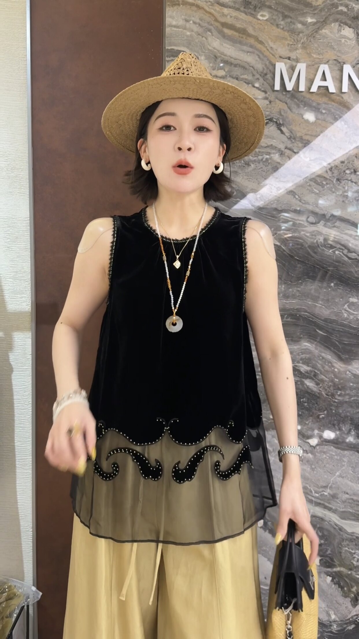 欧洲站2026夏季新款圆领无袖上衣毛边下摆网纱腰果钩花马甲女6802