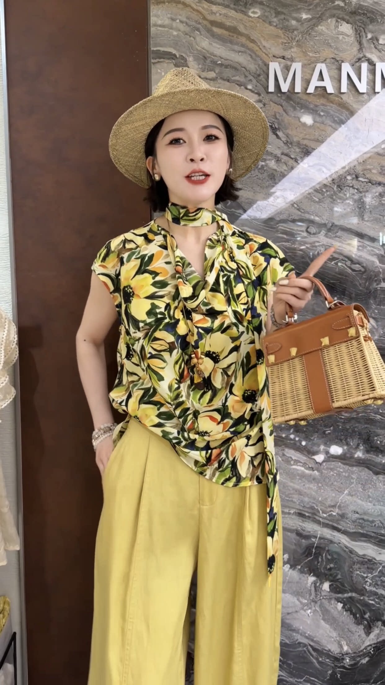 欧洲站2026夏季新款法式女人味无袖宽松荡领百搭高级感花色衬衫潮