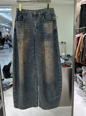 可可家2026秋季新款单粒扣压褶做旧立体化镶钻亮皮牛仔裤女86039