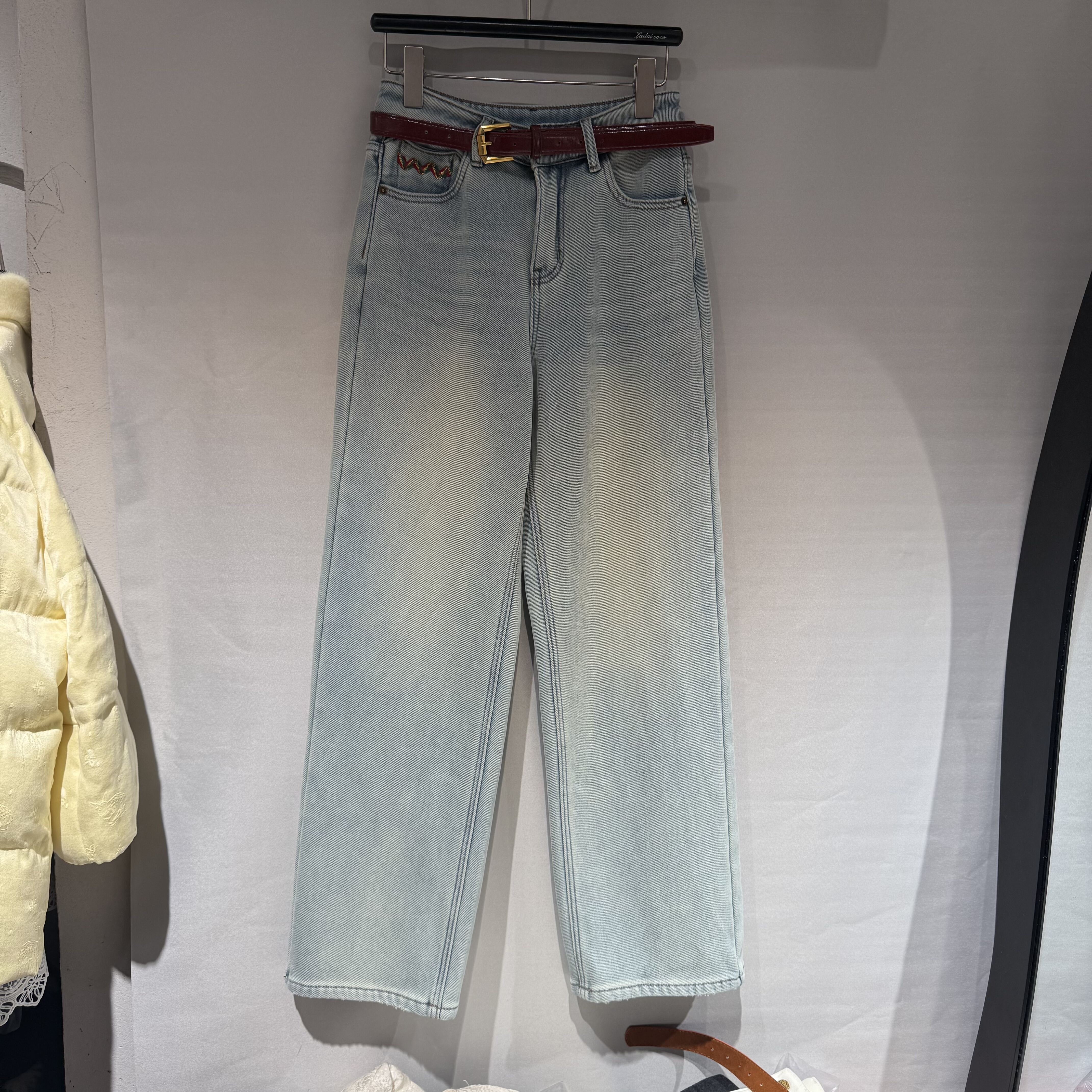 欧洲站2025冬季新款高腰皮带款口袋刺绣显瘦百搭加厚直筒牛仔裤女