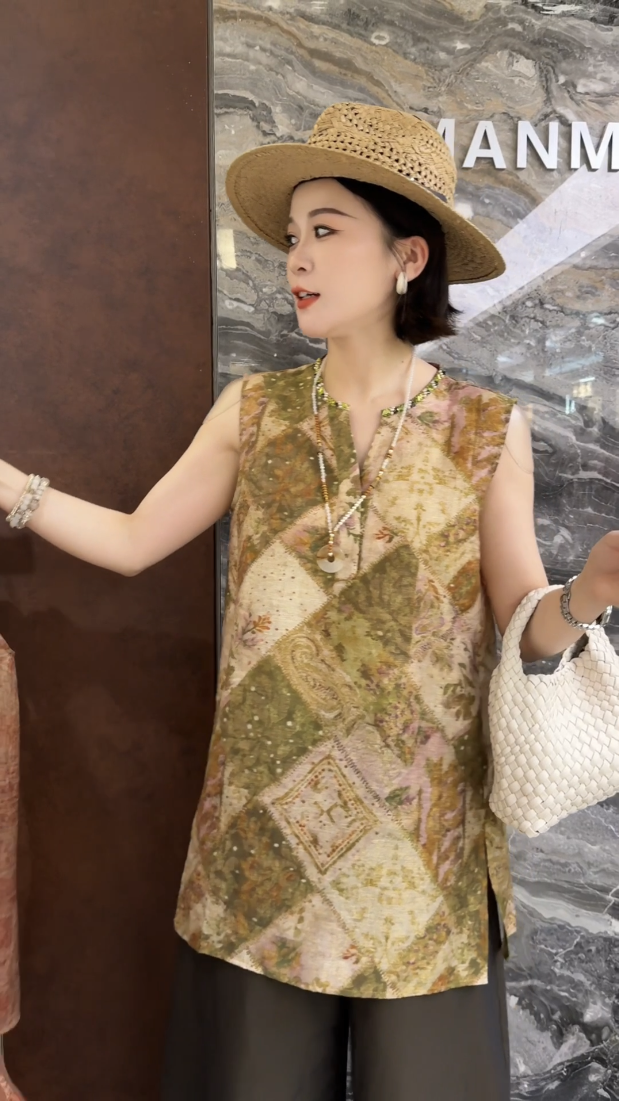 欧洲站2026夏季新款欧货小v钉珠领口国风提花高级感女士衬衫马甲