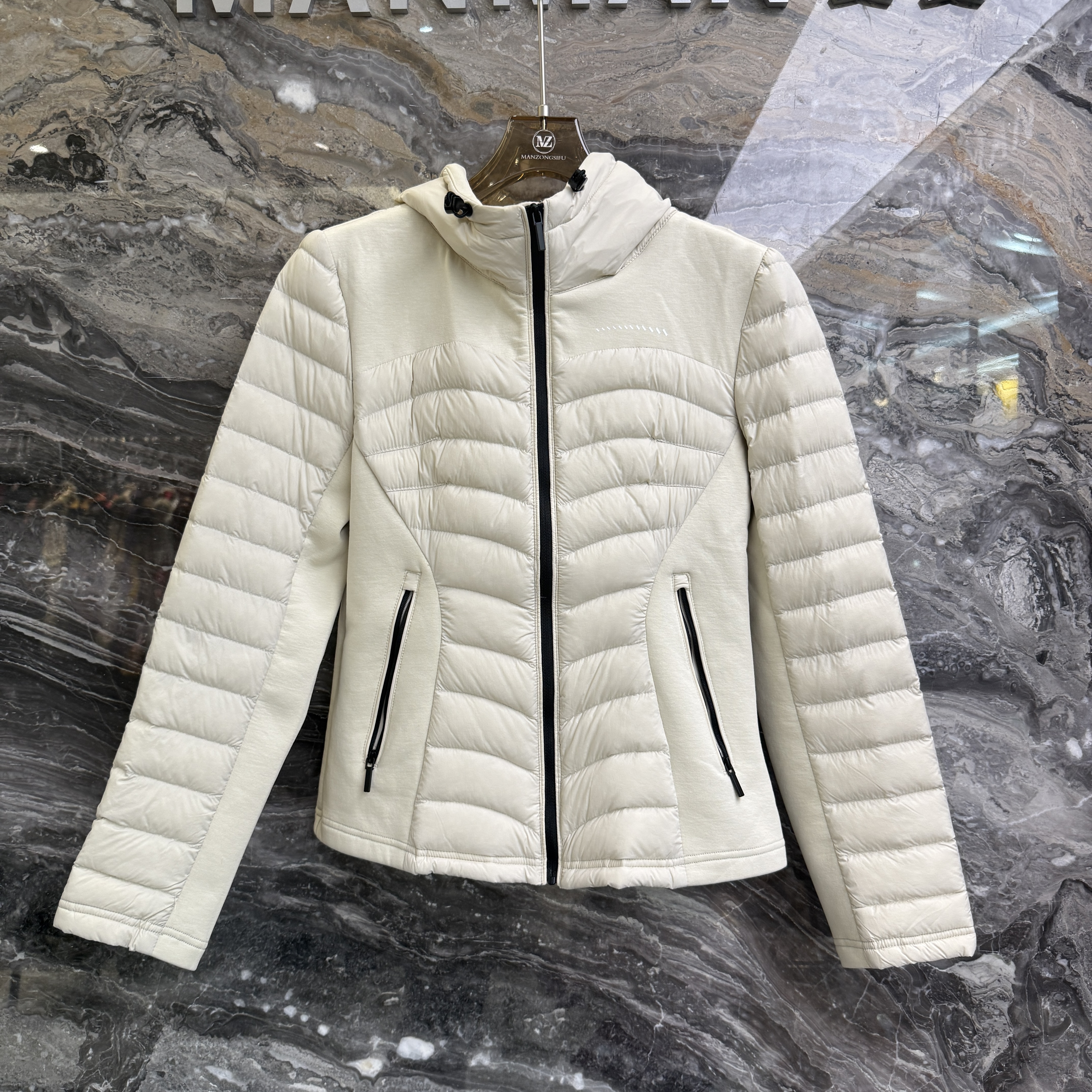 欧洲站2025冬季新款连帽拉链款时尚百搭轻薄款保暖羽绒服外套女潮