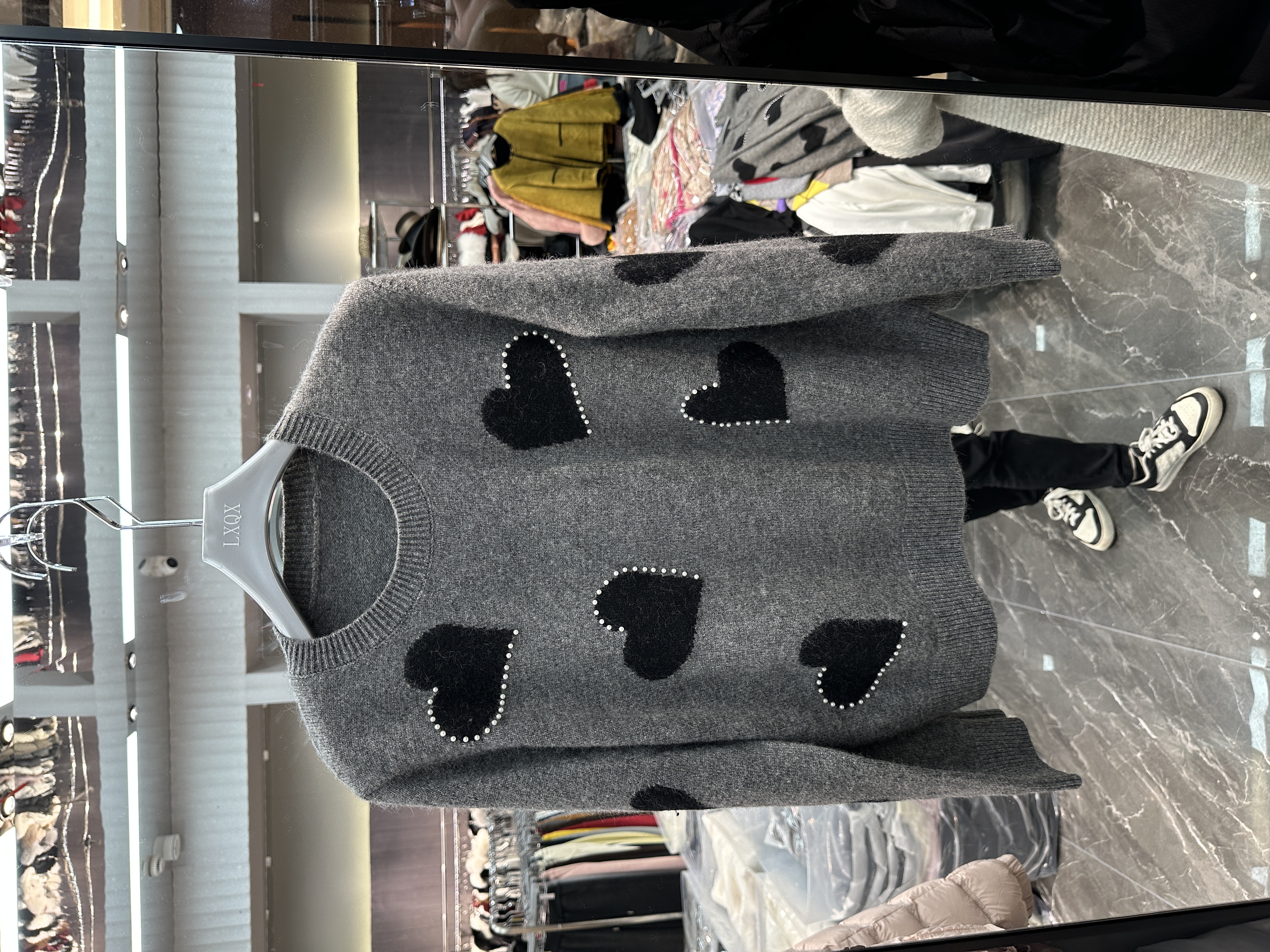 欧洲站2025冬季新款圆领爱心刺绣钉珠设计感软糯通勤风绵羊毛上衣