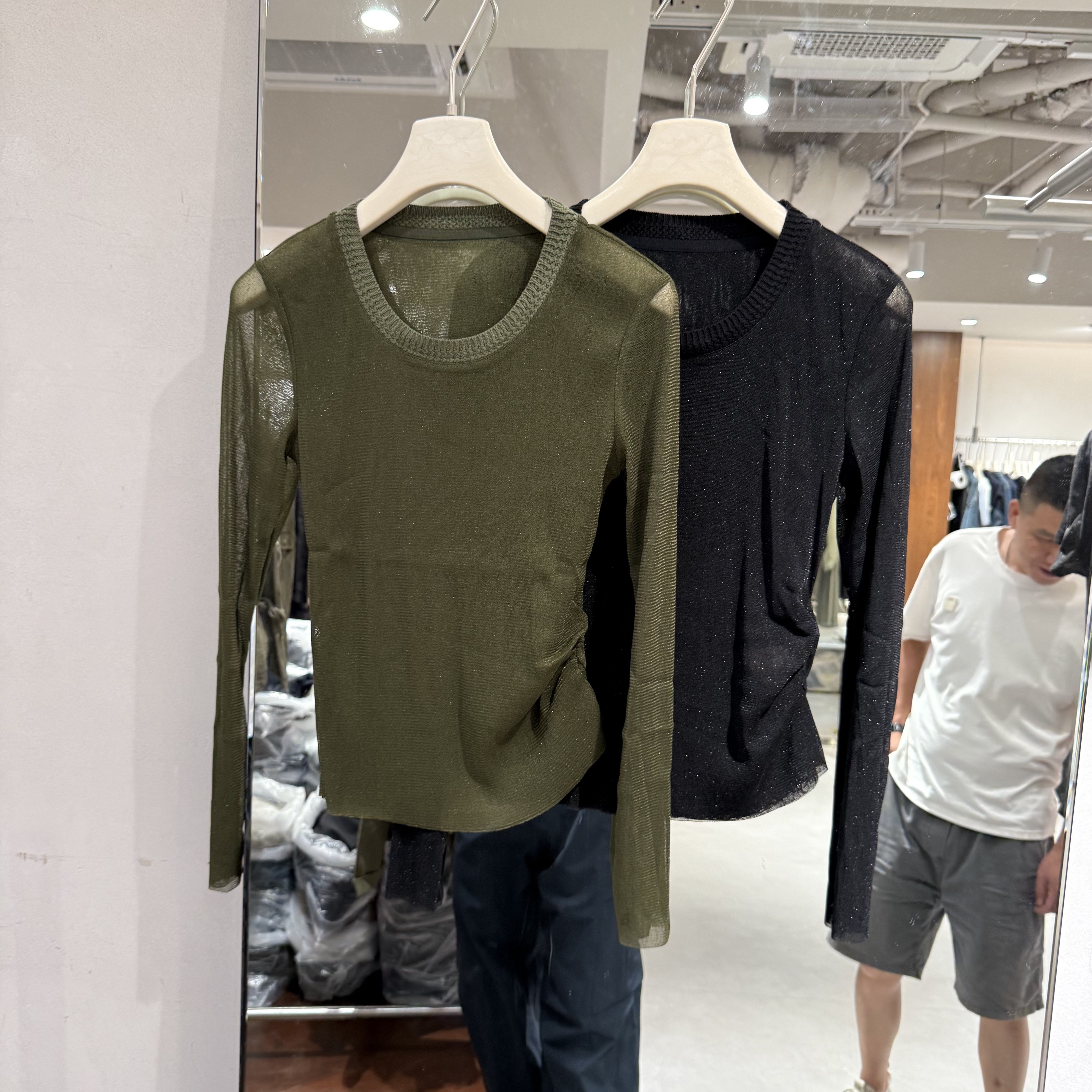 欧洲站2026秋季新品圆领侧边褶皱修身套头款黑色亮丝打底衫290097
