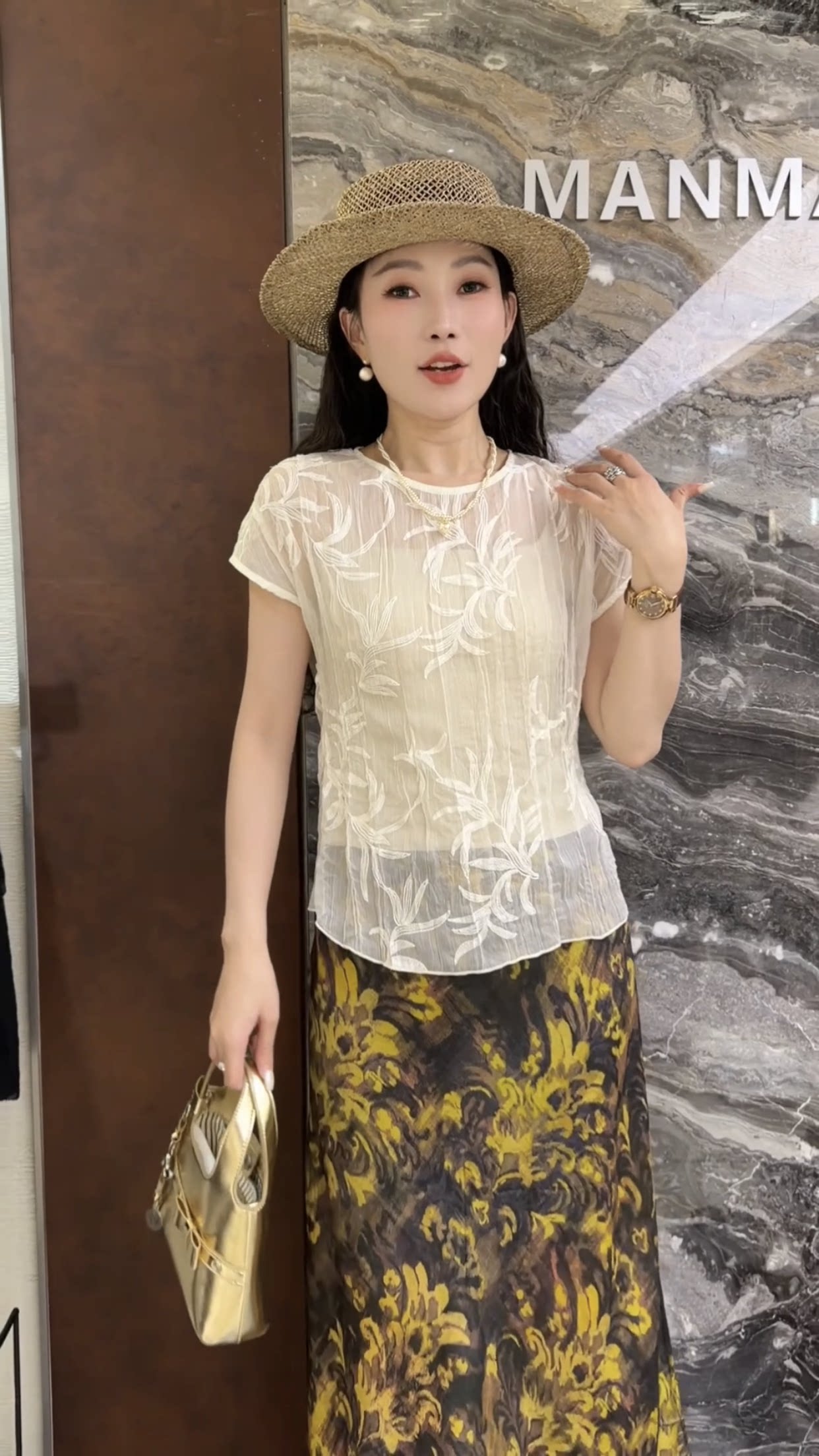 欧洲站2026夏季新款圆领蕾丝绣花显瘦时尚套头款女士黑色真丝衬衫