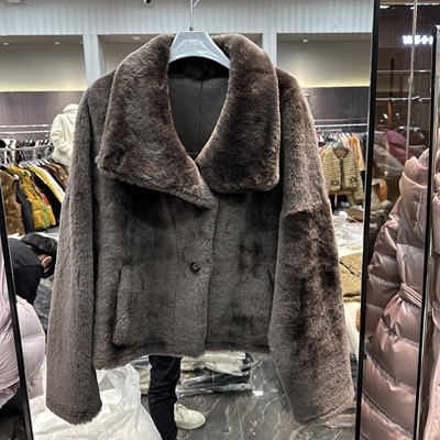 欧洲站2025冬季新款翻领单排扣轻奢女人味进口皮毛一体皮草潮5151