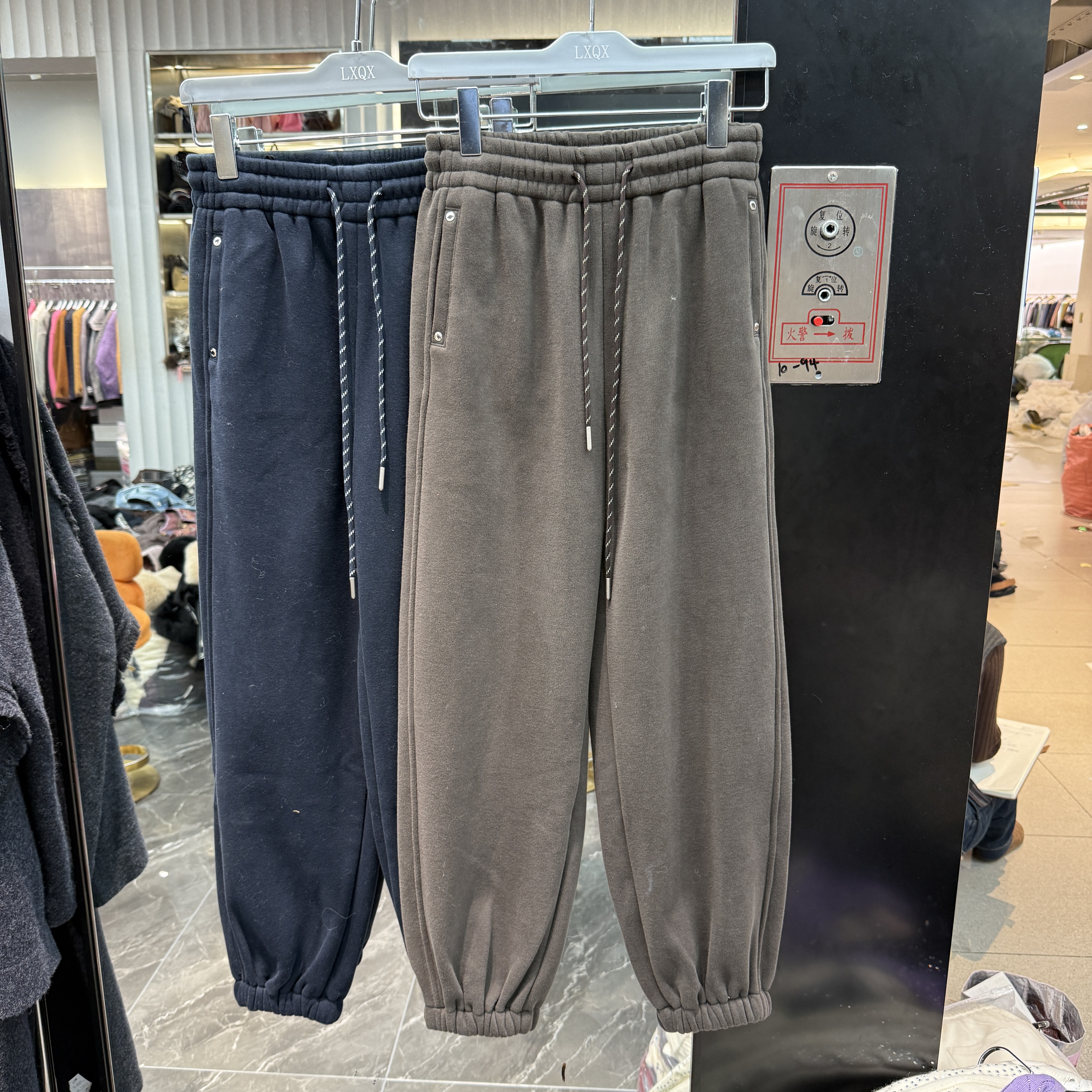 欧洲站2025冬季新款松紧高腰抽绳纯色百搭显瘦束脚加厚休闲卫裤女