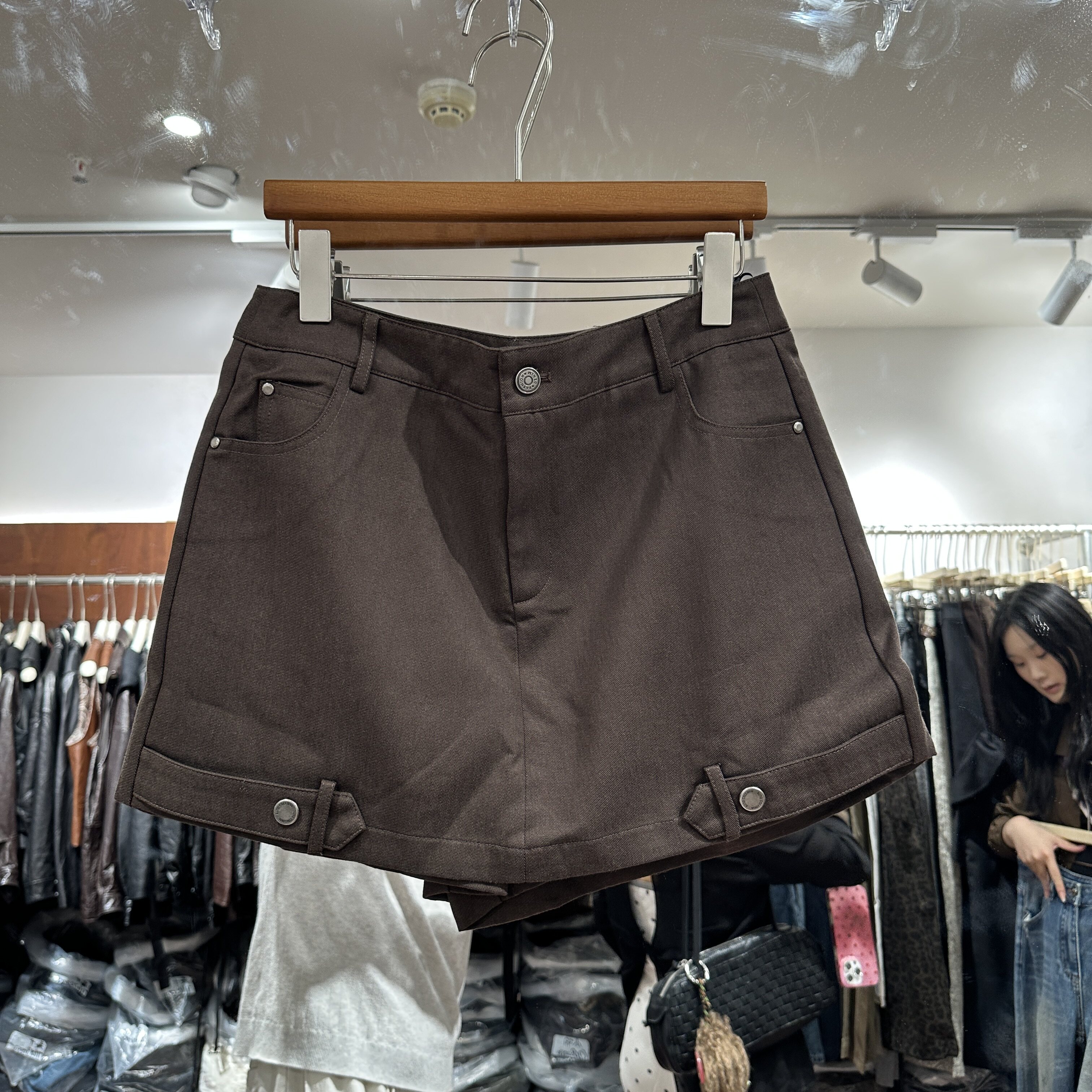 可可家欧货2026秋新品中高腰裤脚纽扣百搭显瘦A版黑色裤裙女E643