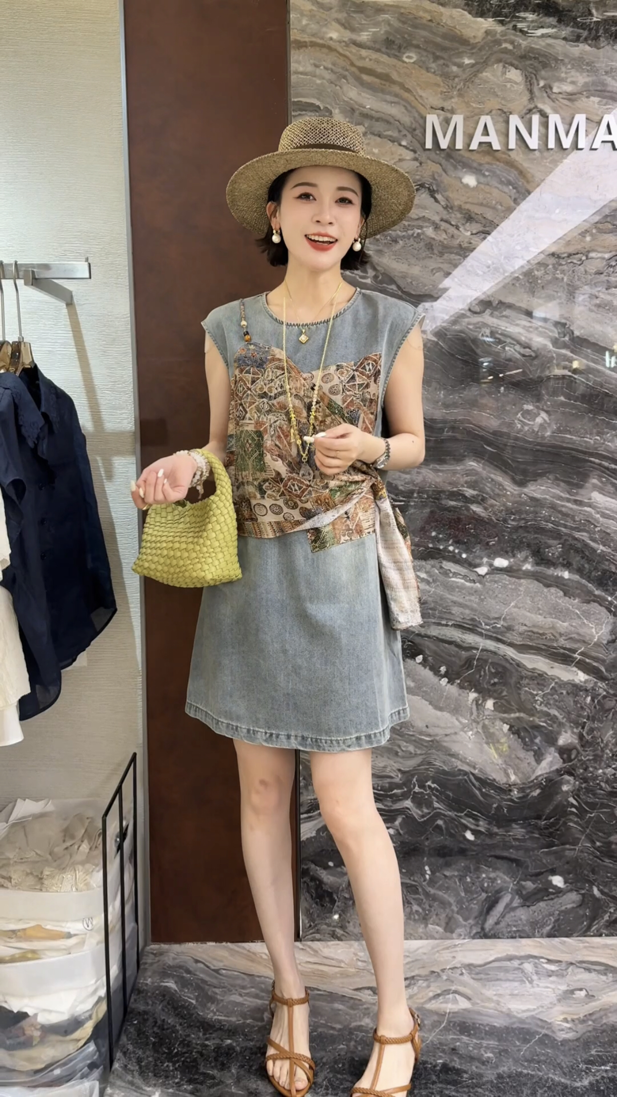欧洲站2026夏季新款圆领无袖拼花色吊带显瘦减龄假两件牛仔连衣裙
