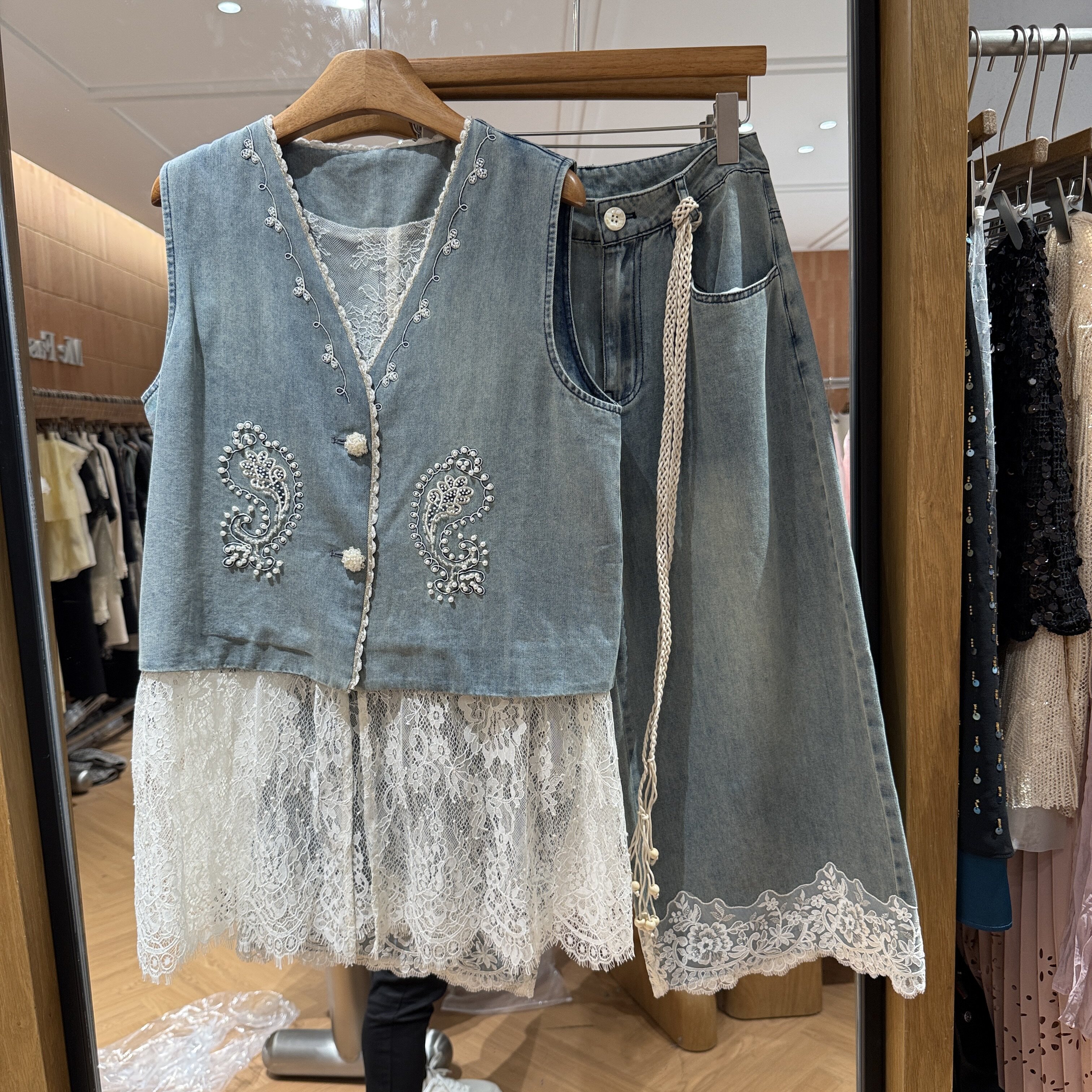 欧洲站2026春夏新款韩系重工钉珠拼接蕾丝无袖马甲+阔腿裤套装185