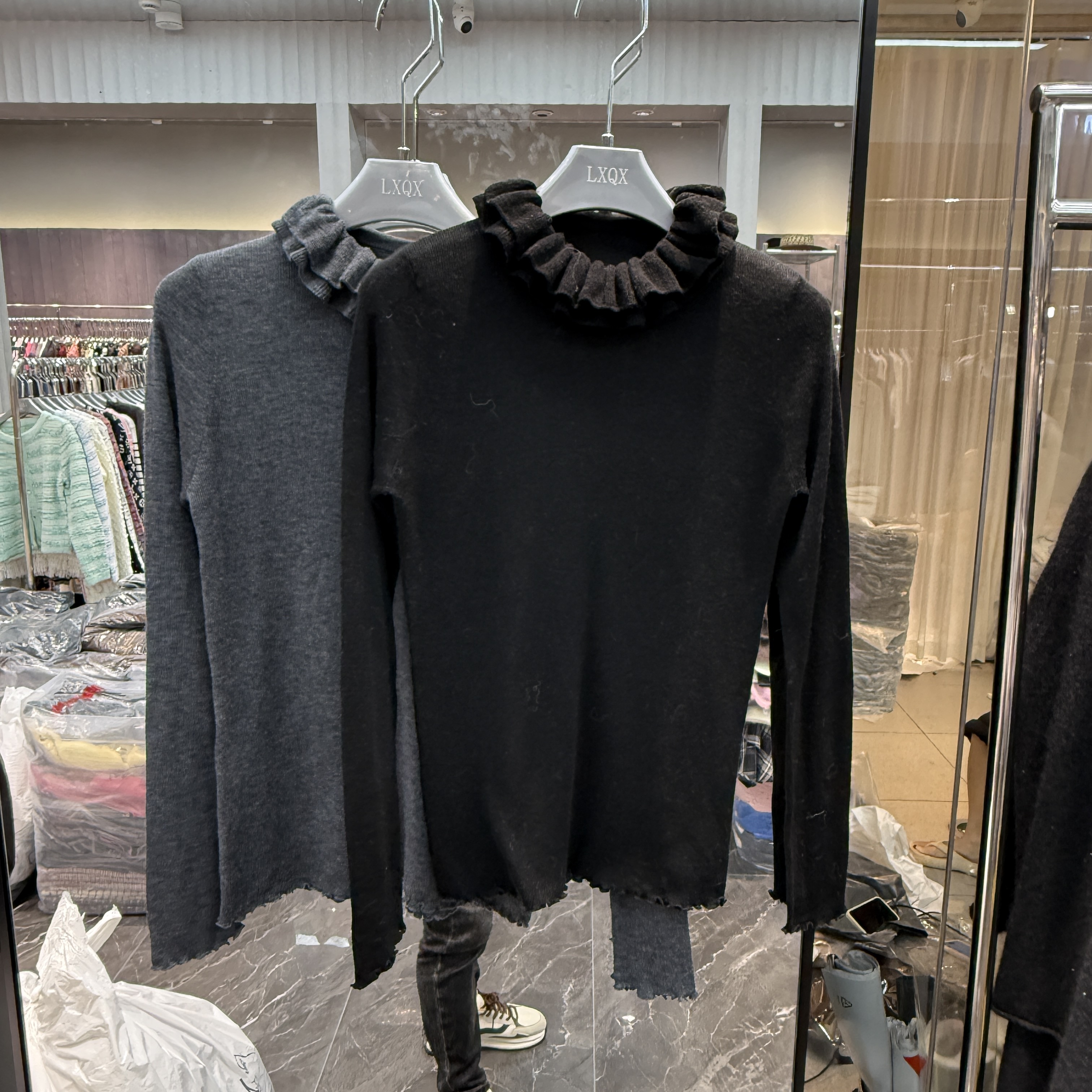 欧洲站2025秋冬新款洋气领口压褶木耳边百搭减龄套头款净色针织衫