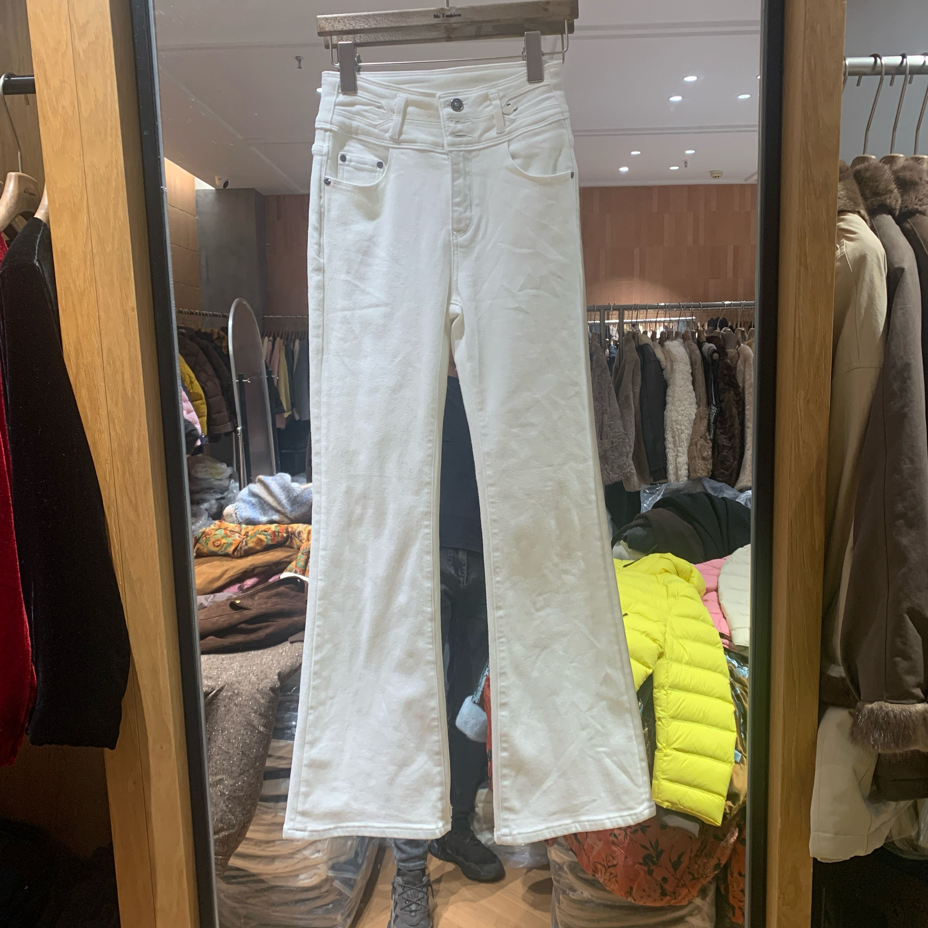 欧洲站2025冬季新款高腰三粒扣显瘦百搭通勤风加厚牛仔微喇裤8339