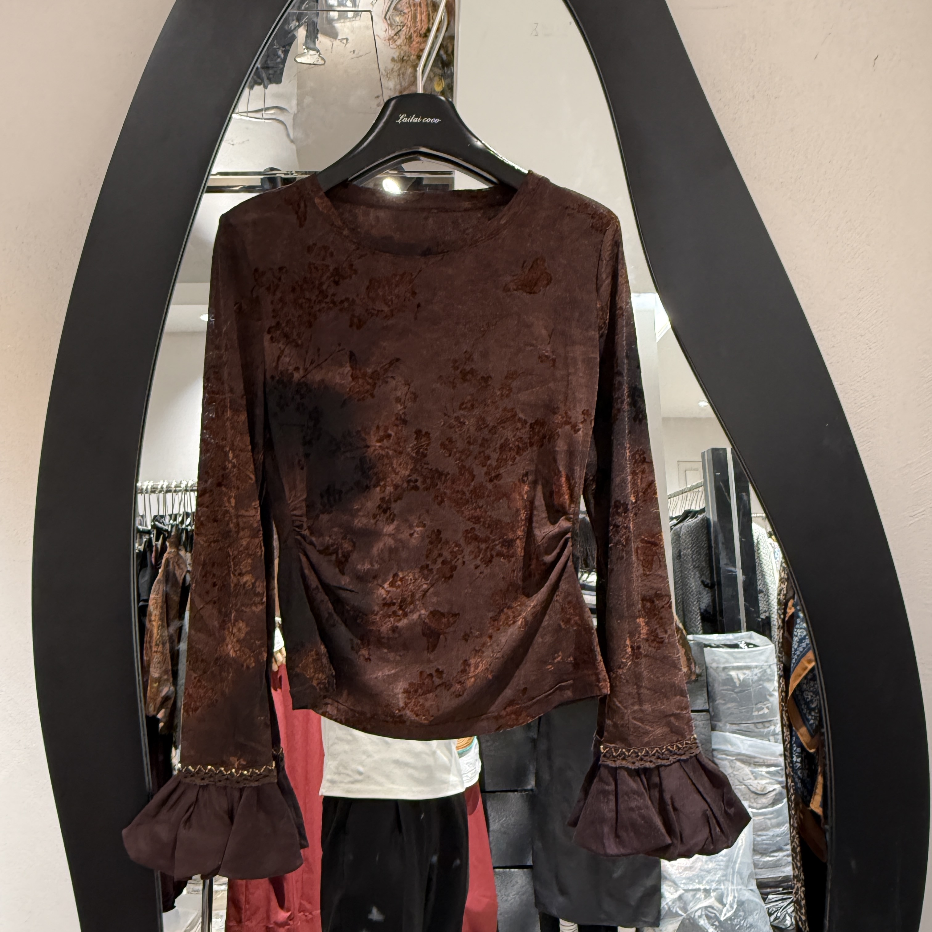 欧洲站2025秋冬新款圆领侧边褶皱收腰显瘦提花喇叭袖款上衣女8098