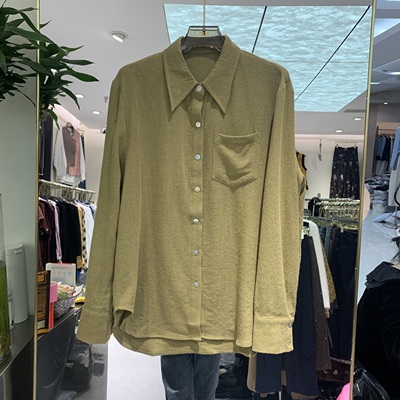 欧洲站2025秋季新款翻领单排扣纯色百搭轻奢高级感羊毛针织打底衫