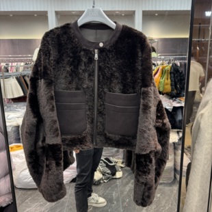 欧洲站2025冬季新款圆领口袋拼接拉贡皮毛一体短款女士外套潮8680