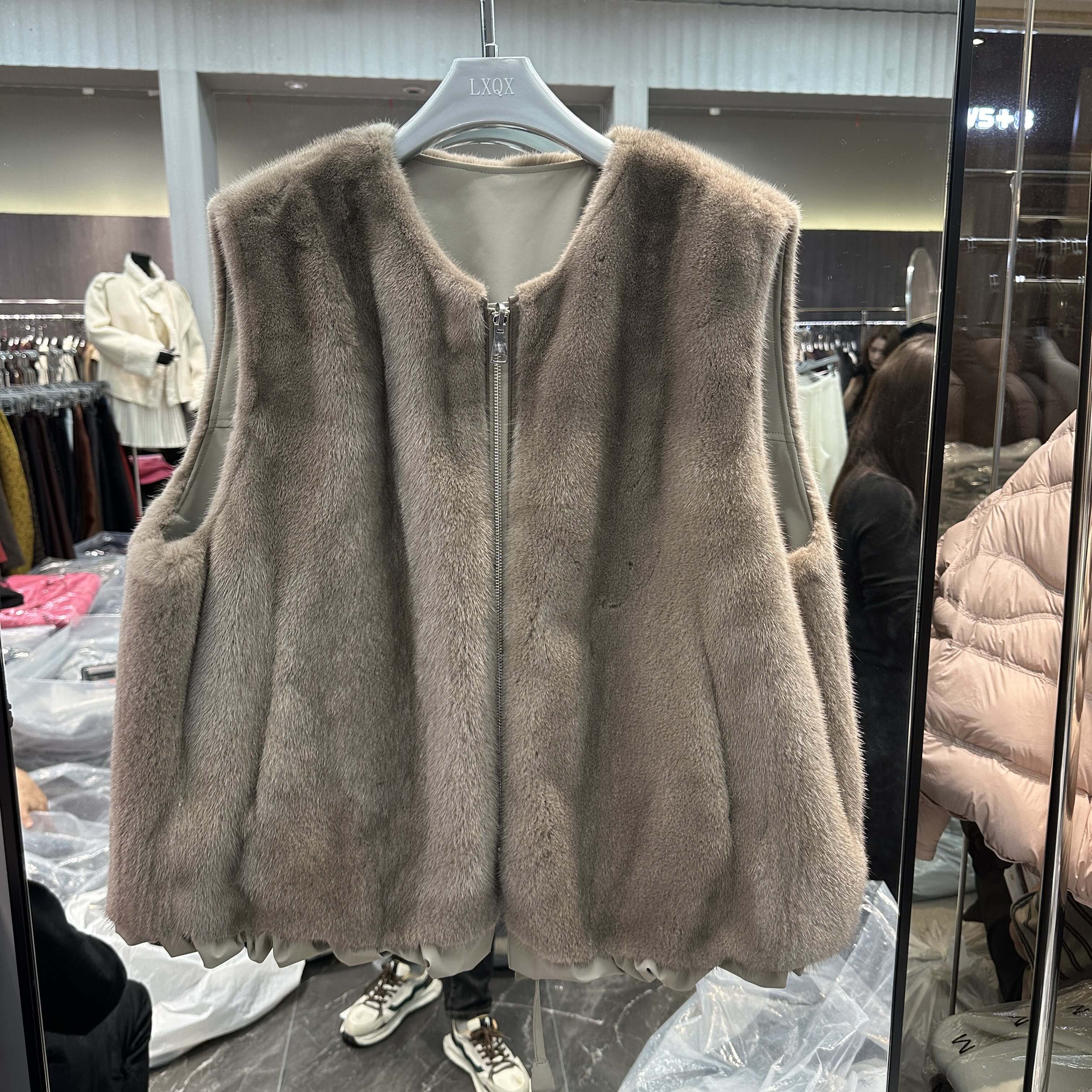 欧洲站2025冬季新款圆领拉链款轻奢高级感两面穿水貂皮草无袖上衣