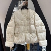 圆领盘扣刺绣提花拼水貂袖 欧洲站2025冬季 新款 口保暖鹅绒外套1303