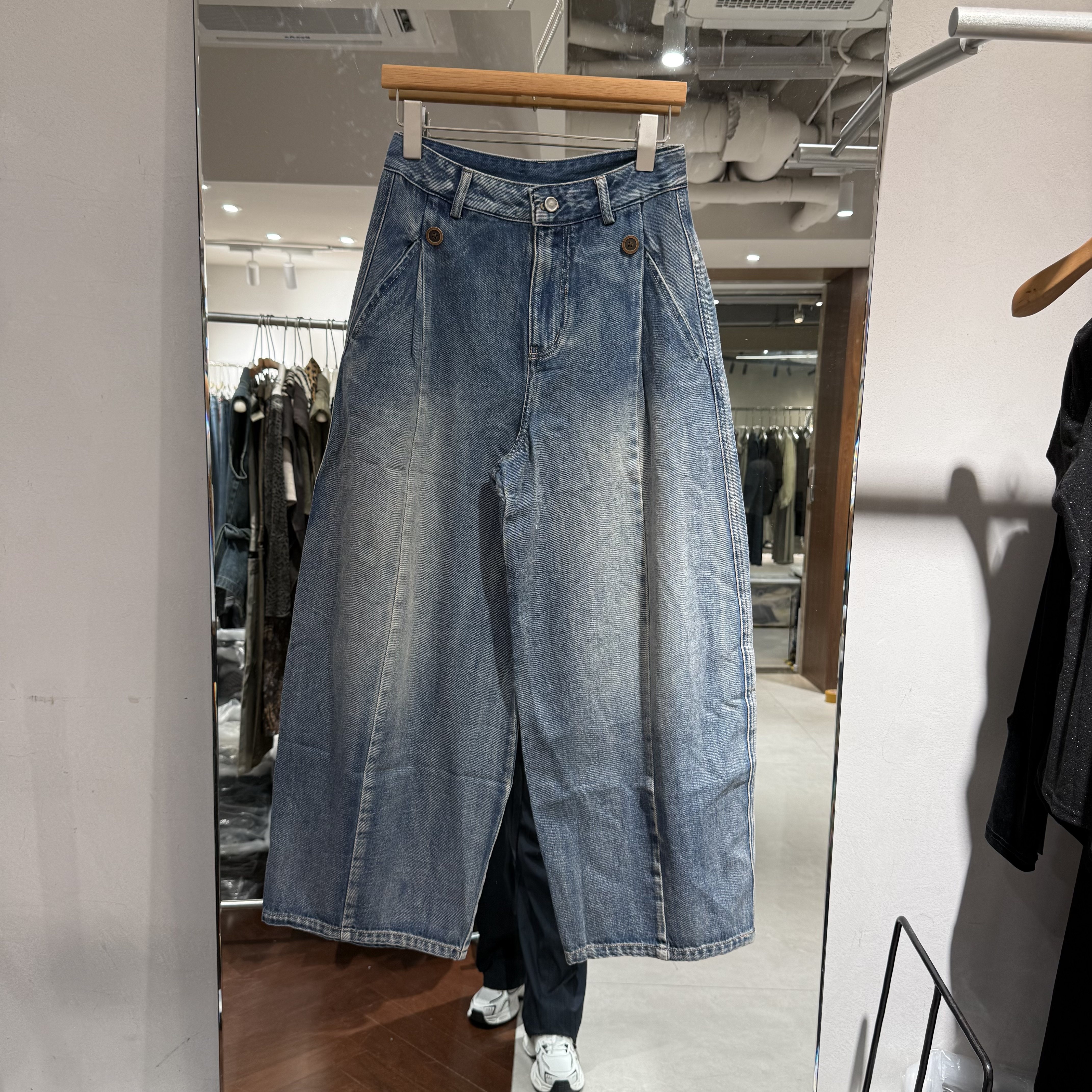 欧洲站2026秋季新品高腰三粒扣设计微垮显瘦百搭款女士牛仔裤8613