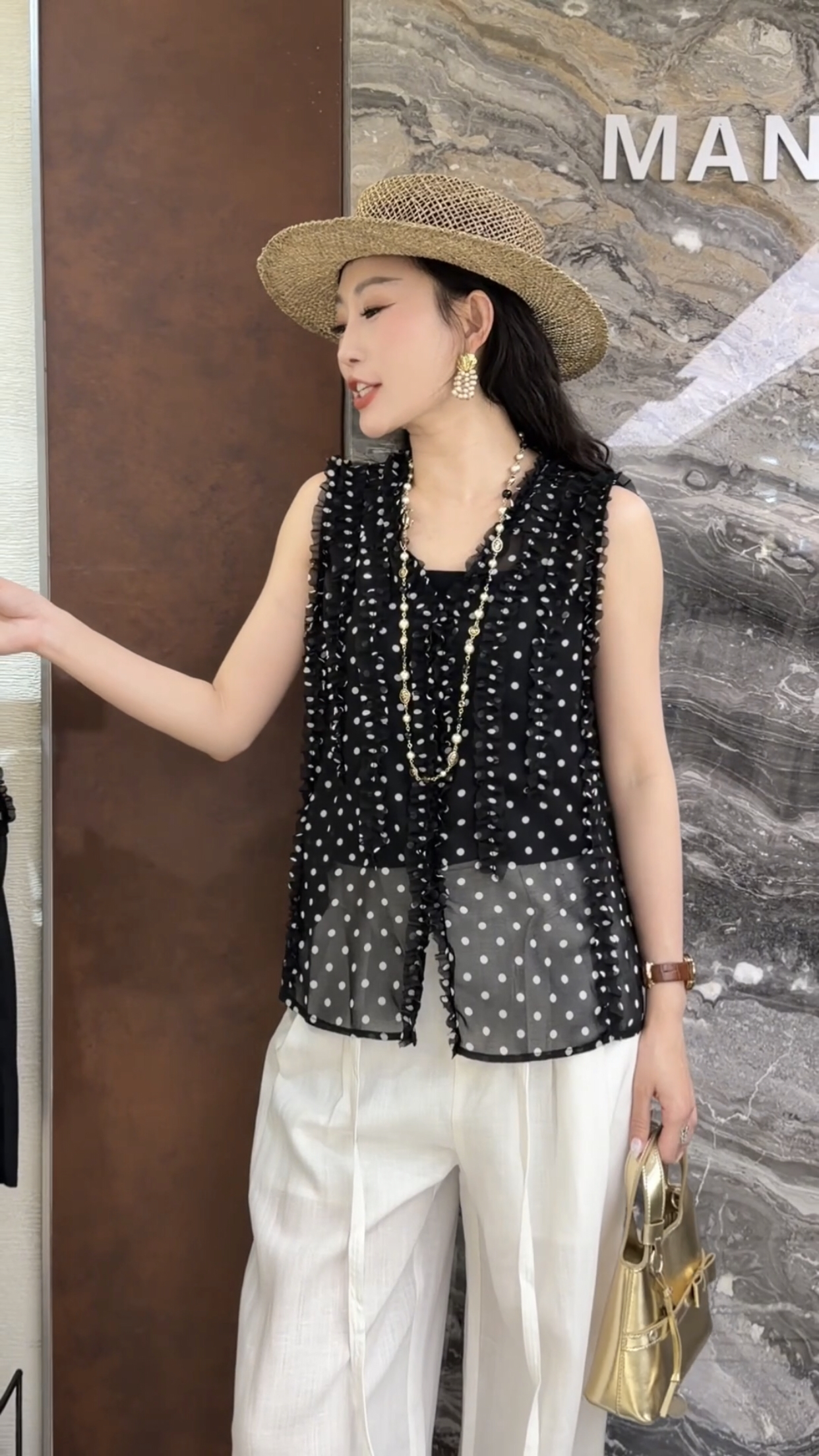欧洲站2026夏季新款欧货v领木耳边小众无袖韩范百搭女士衬衫马甲