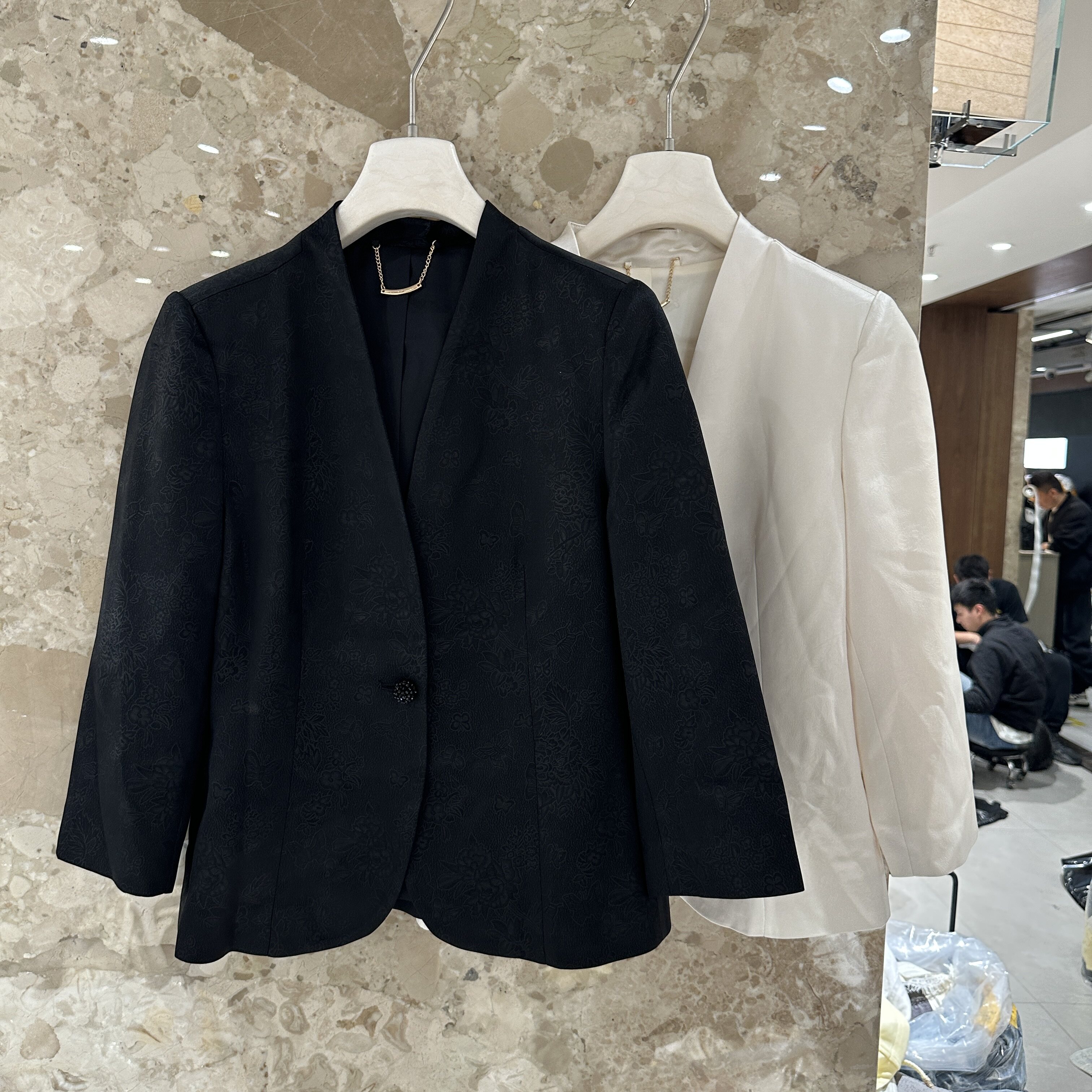 欧洲站2026春季新款V领一粒扣提花洋七分袖扣西装外套女潮78658