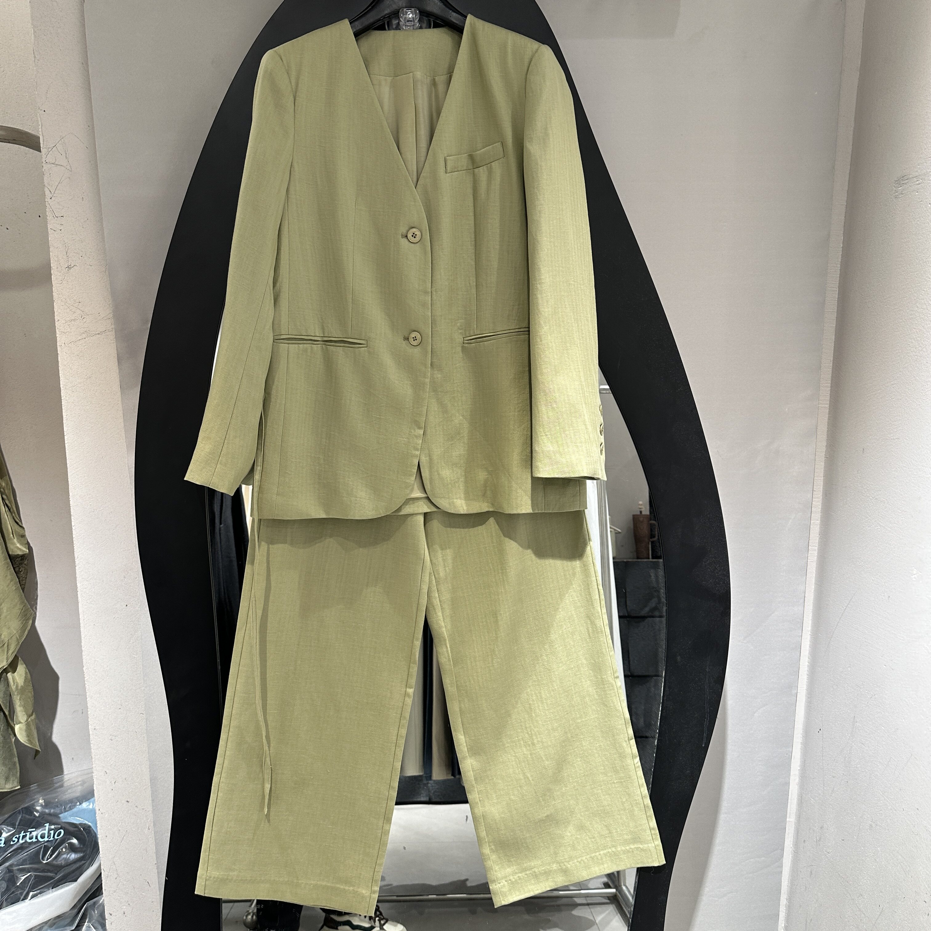 欧洲站2026春季新款时尚v领两粒扣西装外套背心阔腿裤三件套21616