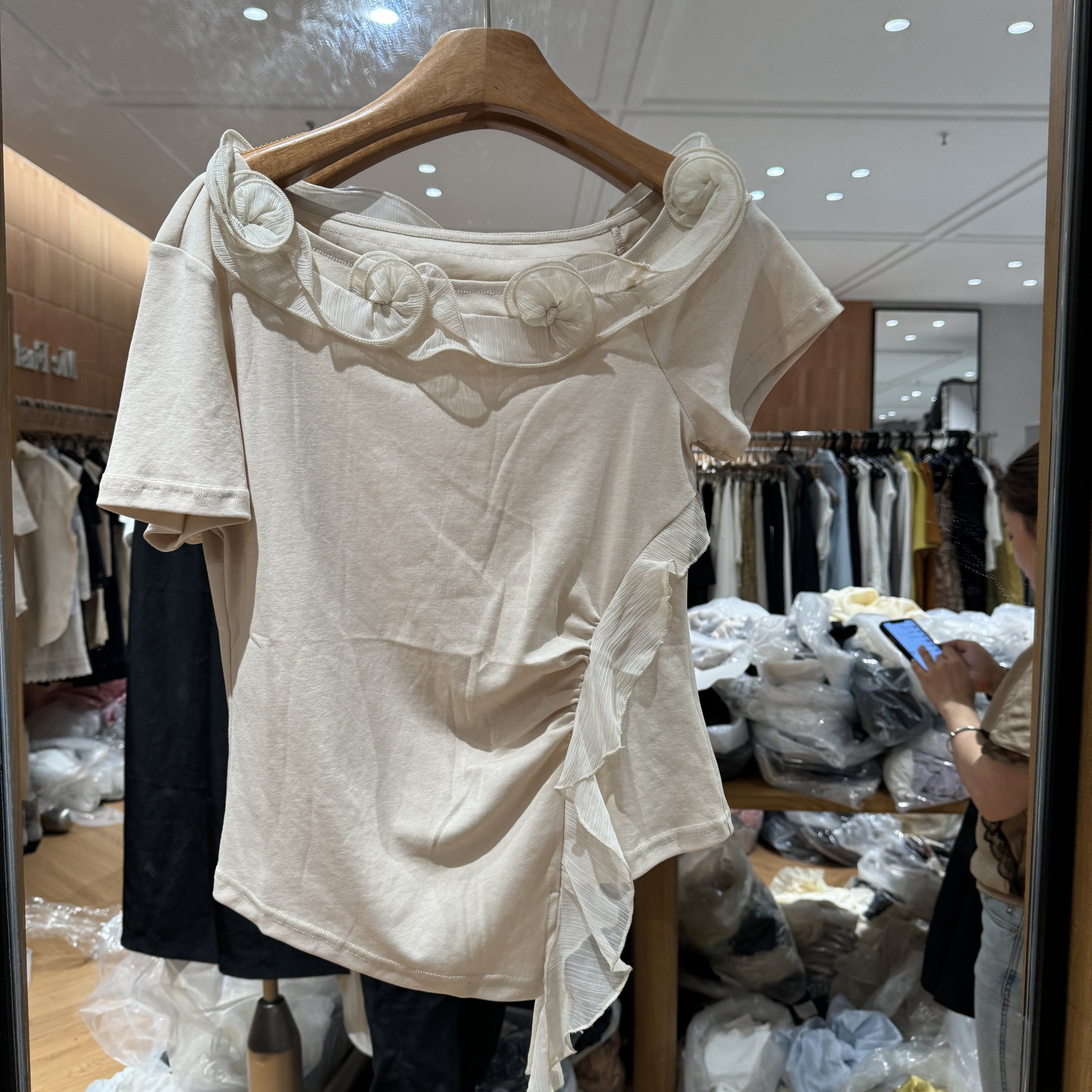 欧洲站2026夏款新款领口压褶绣花侧边褶皱显瘦洋气套头短袖女6592
