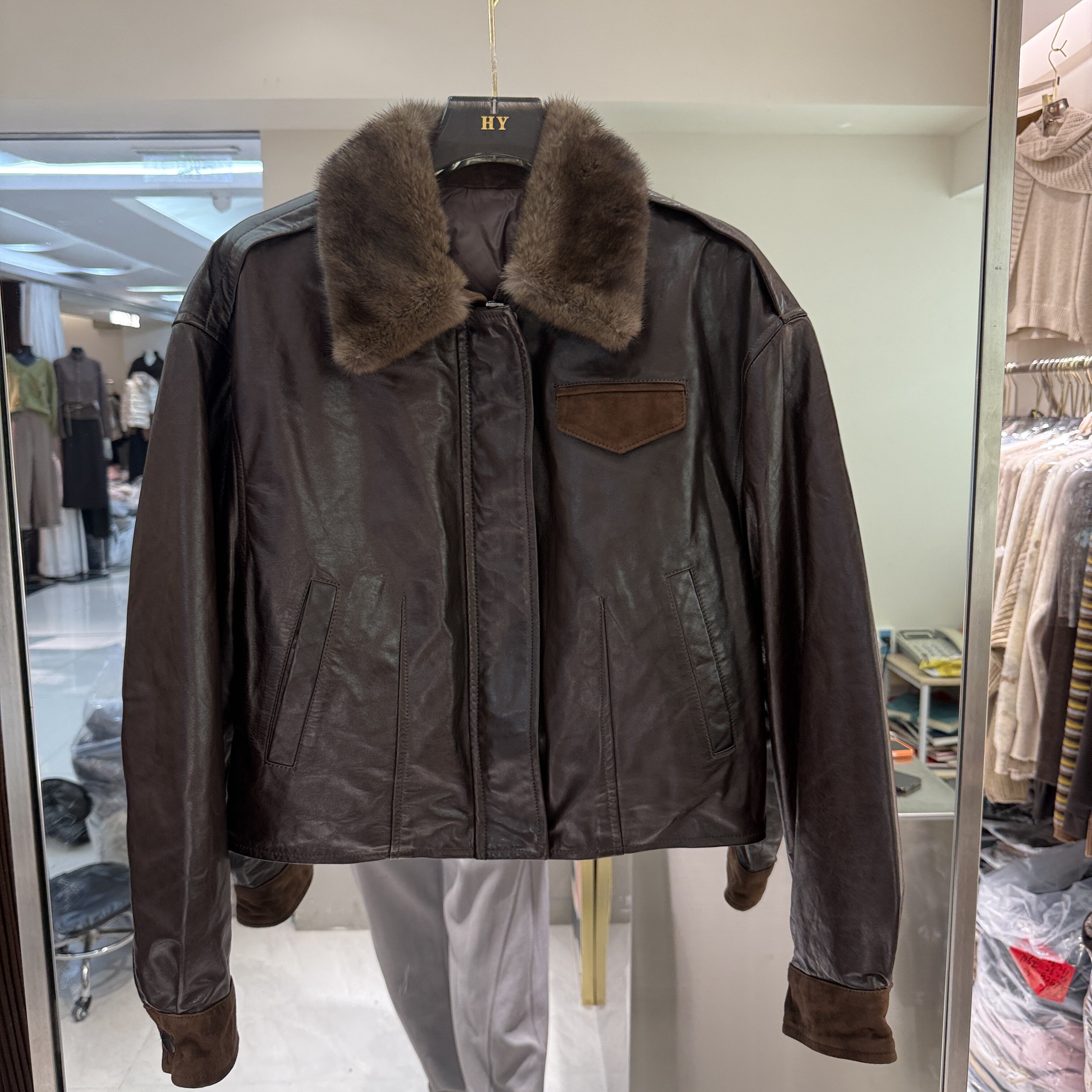 可可家2026冬季新款毛领压褶胸前贴标皮质高级感女士鹅绒服98117