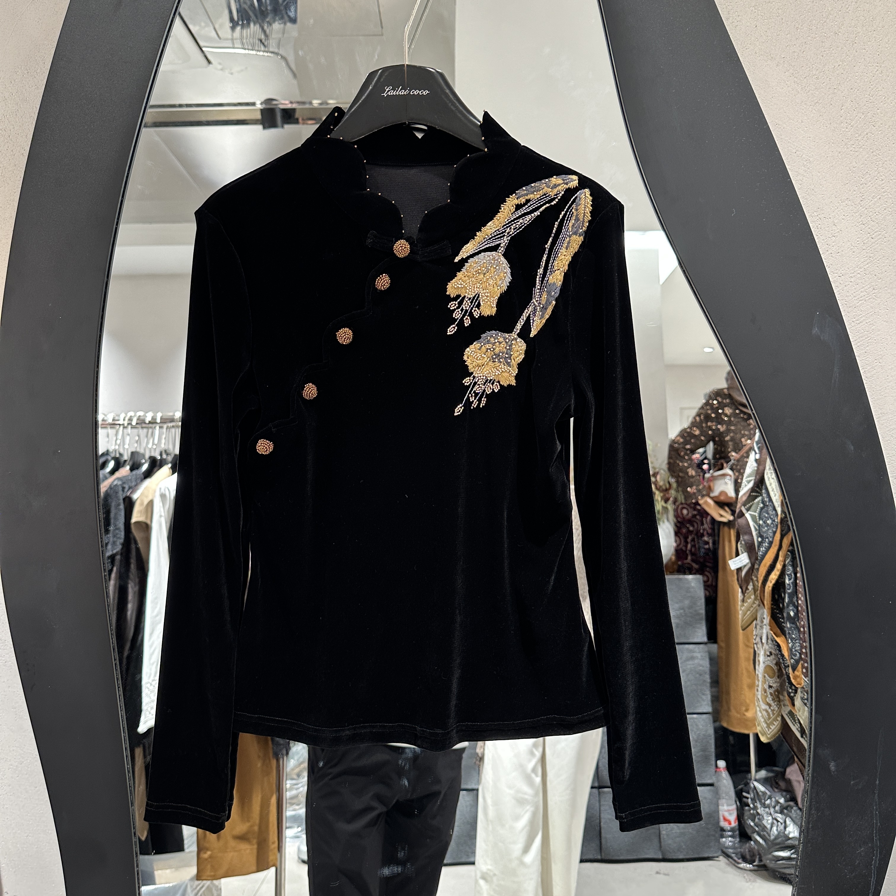 欧洲站2025秋季新款V领斜襟刺绣花朵钉珠复古长袖丝绒上衣女89006