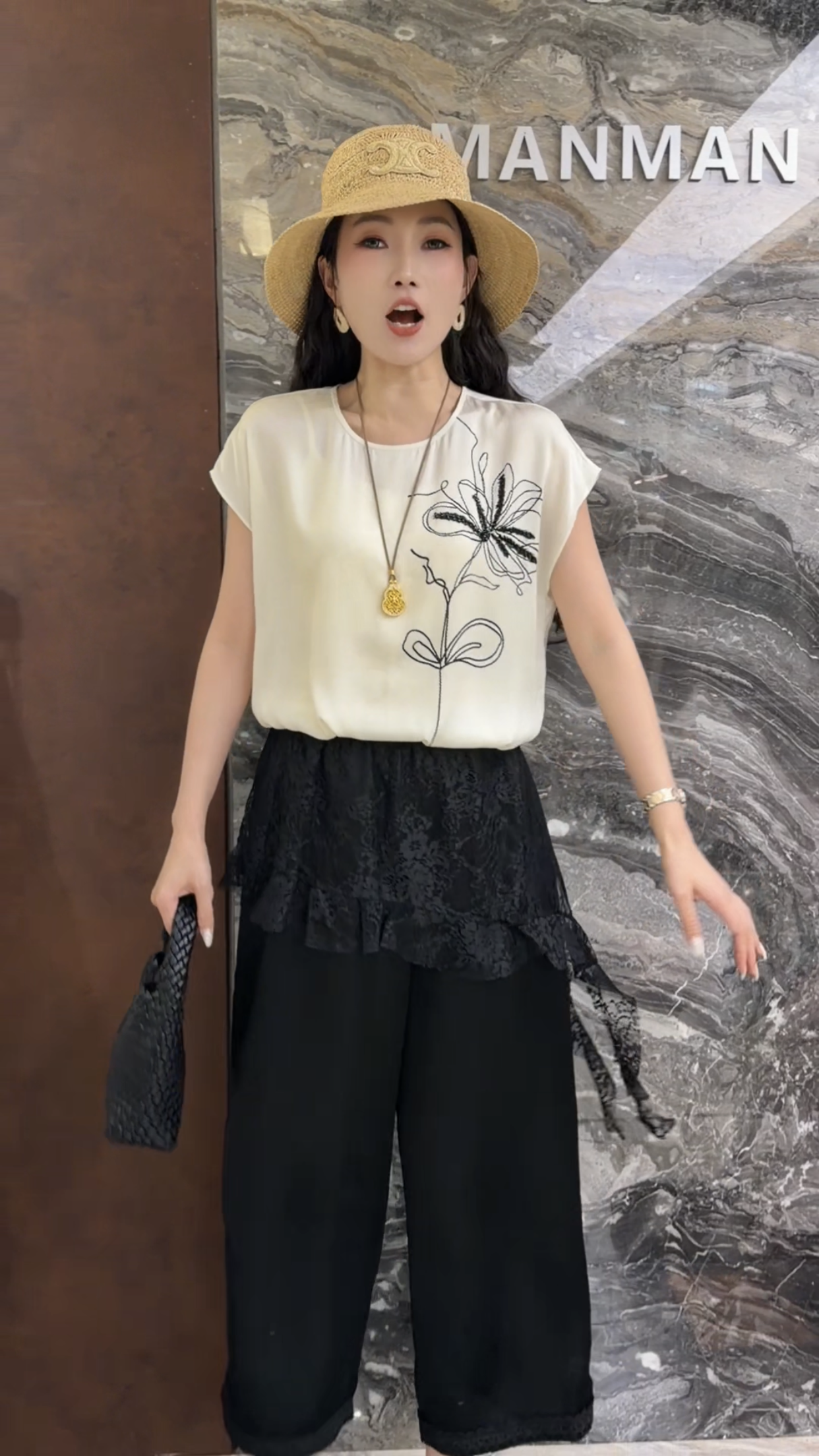 欧洲站2026夏款新款圆领刺绣图案减龄温柔风女士短袖T恤上衣26098