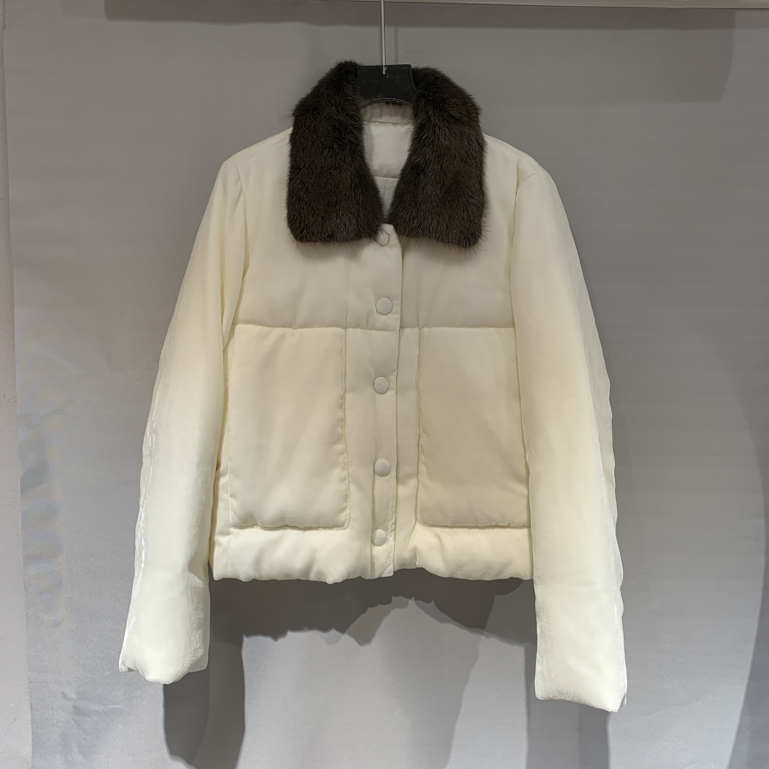 欧洲站2025冬季新款水貂毛翻领纯色百搭轻熟风丝绒白鹅绒服15233