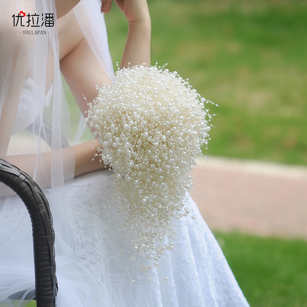 优拉潘手捧花婚礼满天星花束森系