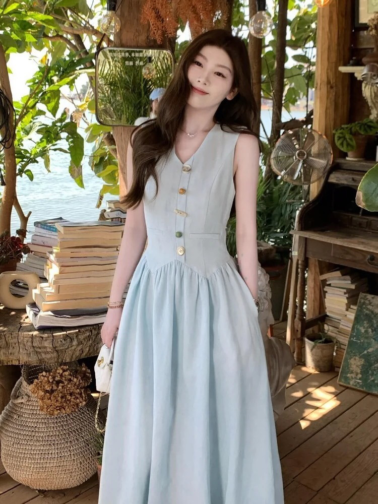 浅蓝色衬衫式裹身背心连衣裙2025法式轻奢高级感收腰无袖a字长裙