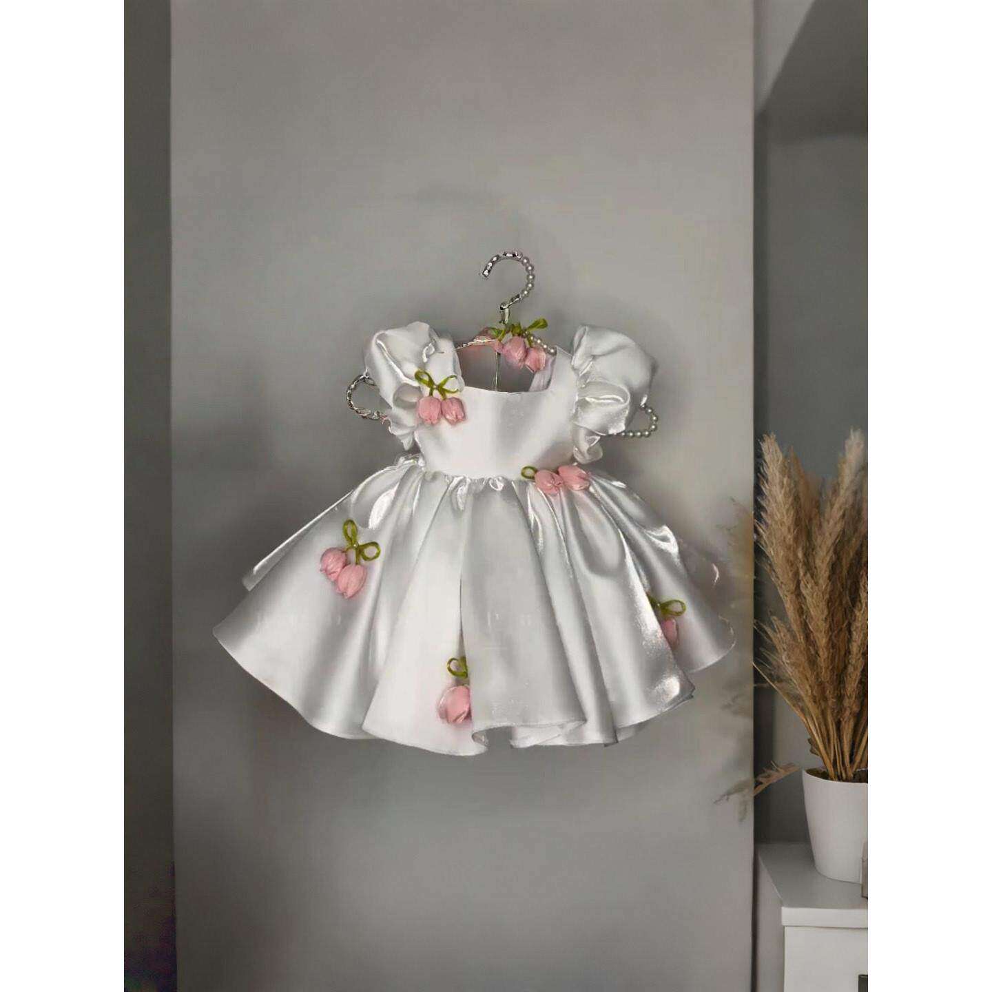 女童白色连衣裙女宝宝生日礼服郁金香花朵蓬蓬裙绑带泡泡袖公主裙