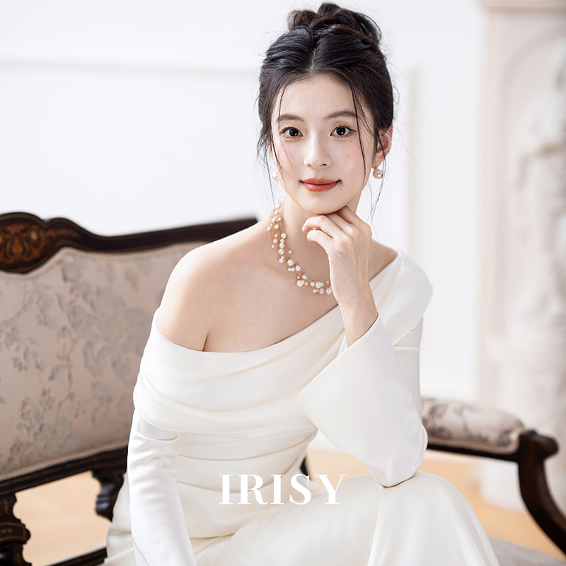 白色长袖订婚礼服法式斜肩晨袍