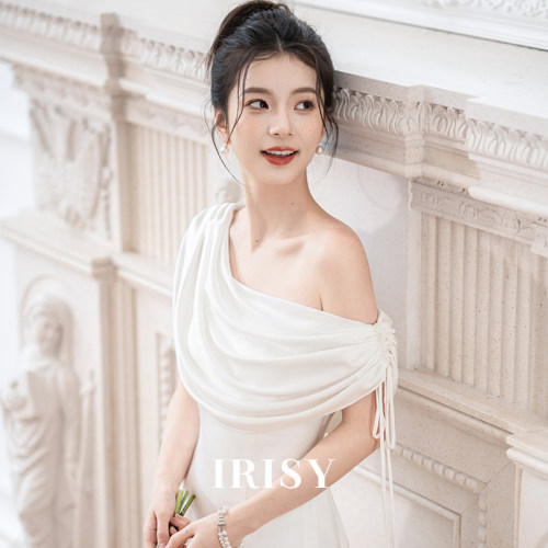 白色气质订婚成人礼服女