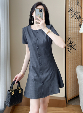 高级灰色连衣裙女2025夏季新款显瘦遮肚圆领短袖小个子A字鱼尾裙