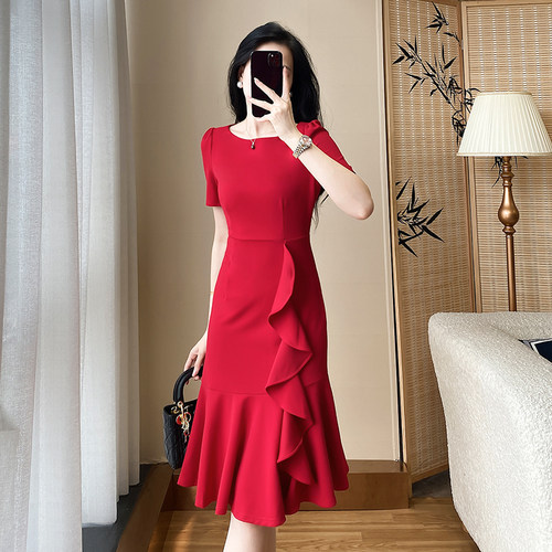 高级感轻奢宴会红色礼服鱼尾裙