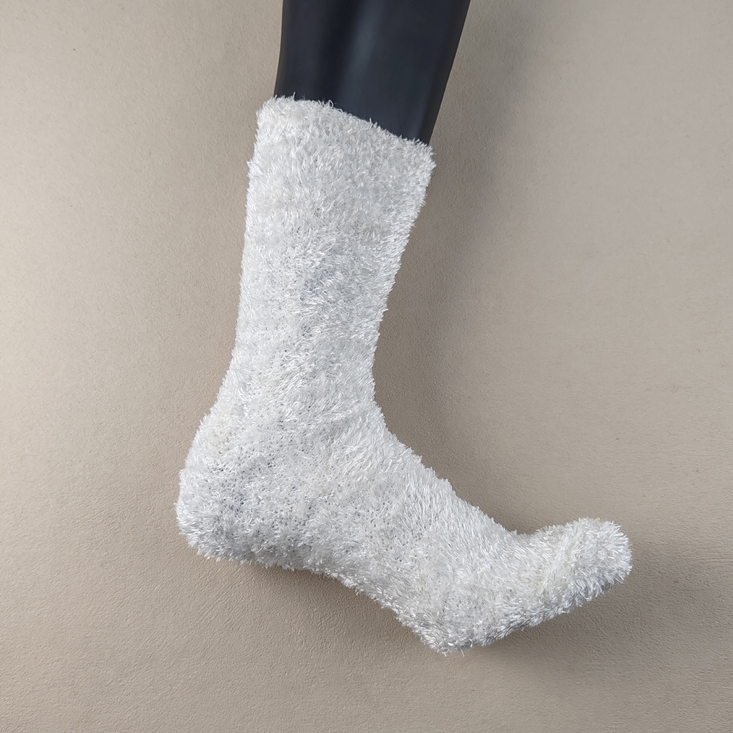 库存尾货白色毛绒绒中筒袜男冬季保暖厚实居家袜柔软舒适男士袜子